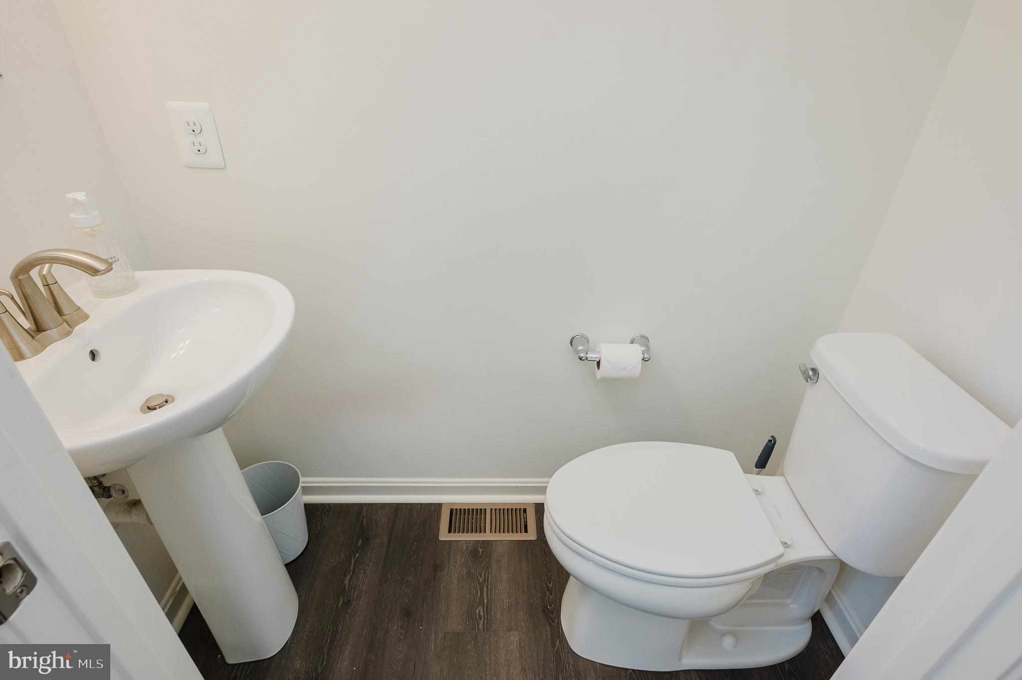 LONGBOAT ESTATES - Residential