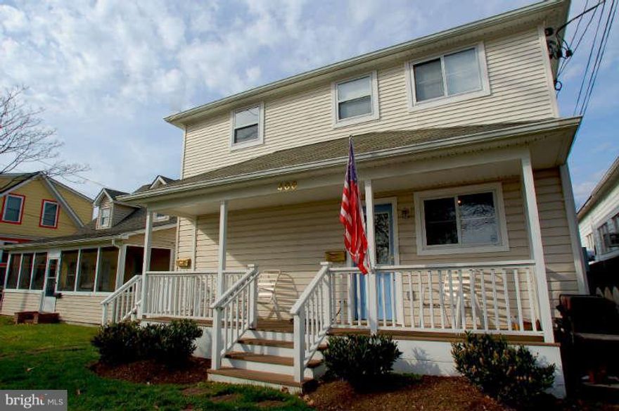 Live in the heart of Eastport in this cozy,rarely available,1 bedroom/1 bath condo w/central AC,updated appliances, washer/dryer and a long front porch facing Chester Ave. Painted w/neutral colors since photos & new carpet in 2014. Located across the street from Mears Marina, a stones throw from Davis' Pub, & a short stroll to Historic downtown Annapolis. RARE Opportunity. Available June 15th.