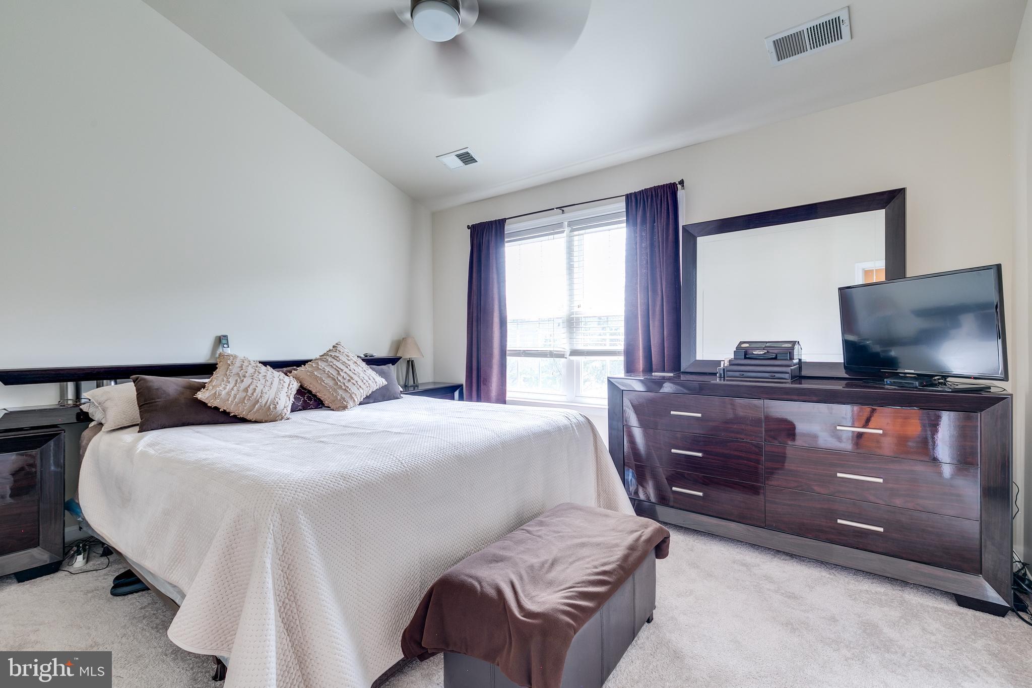 SACRAMENTO MEWS - Residential