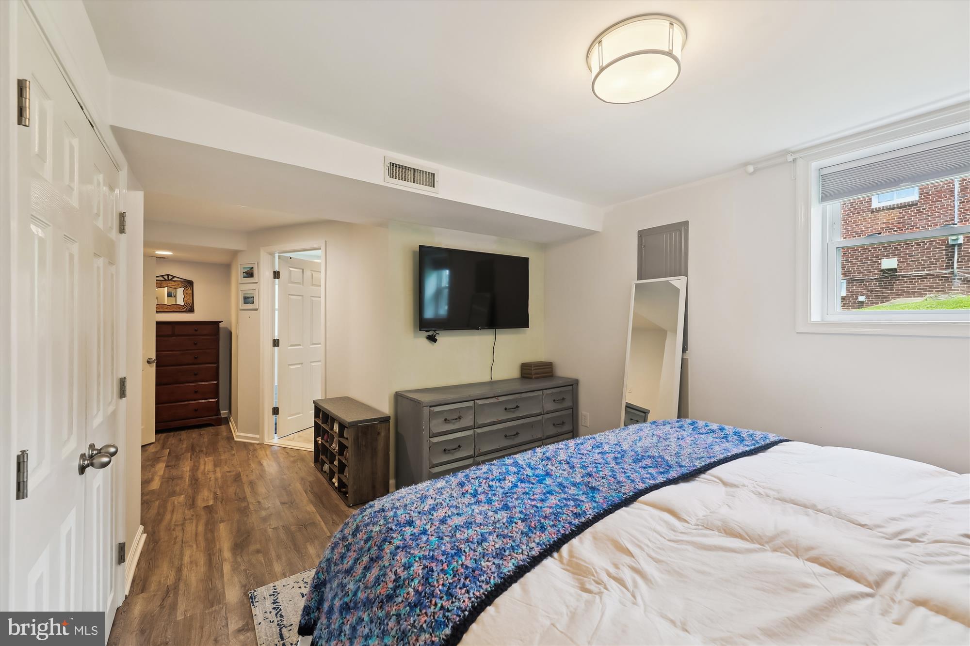 BROYHILL PARK - Residential Lease