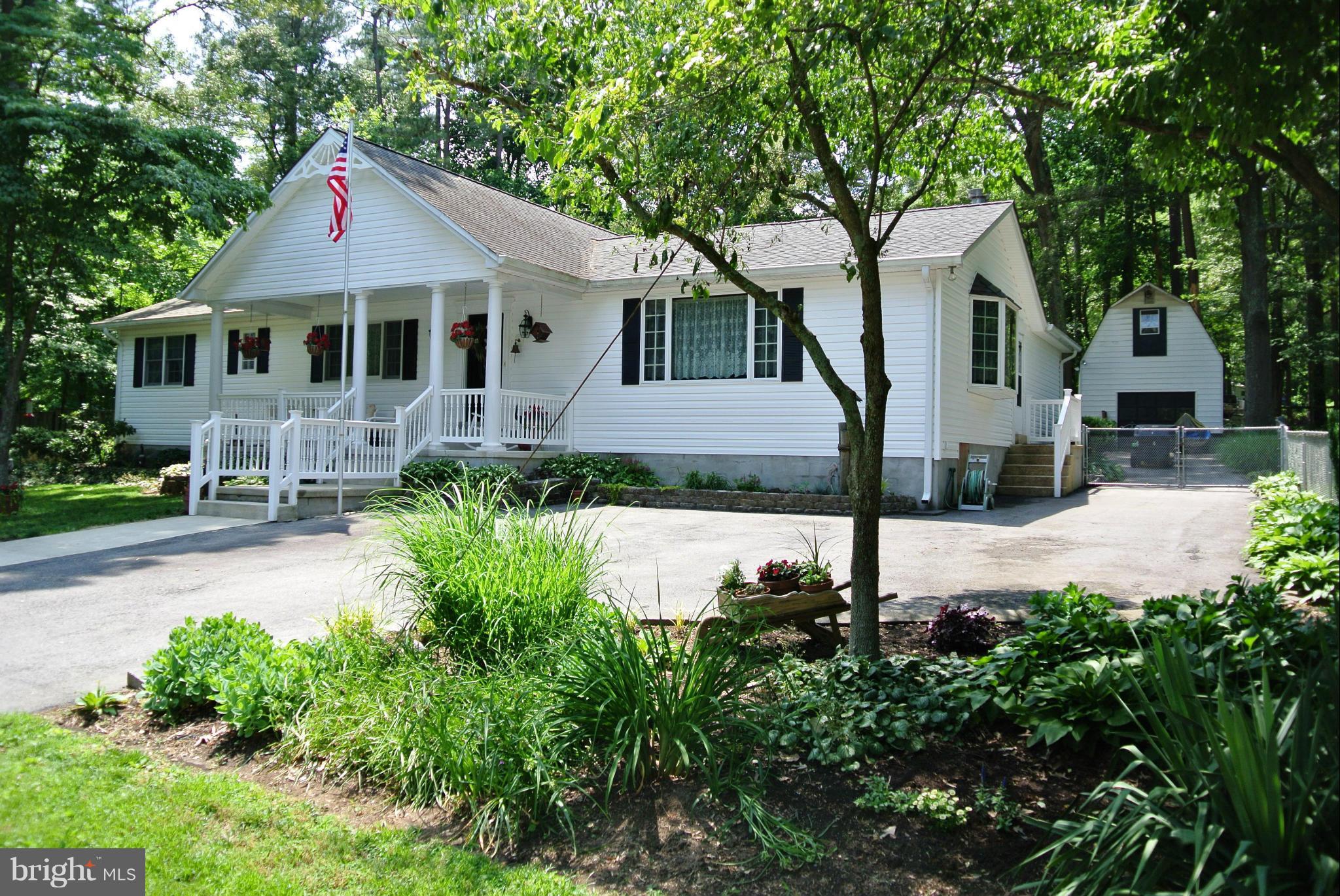GOLDEN BEACH - Residential