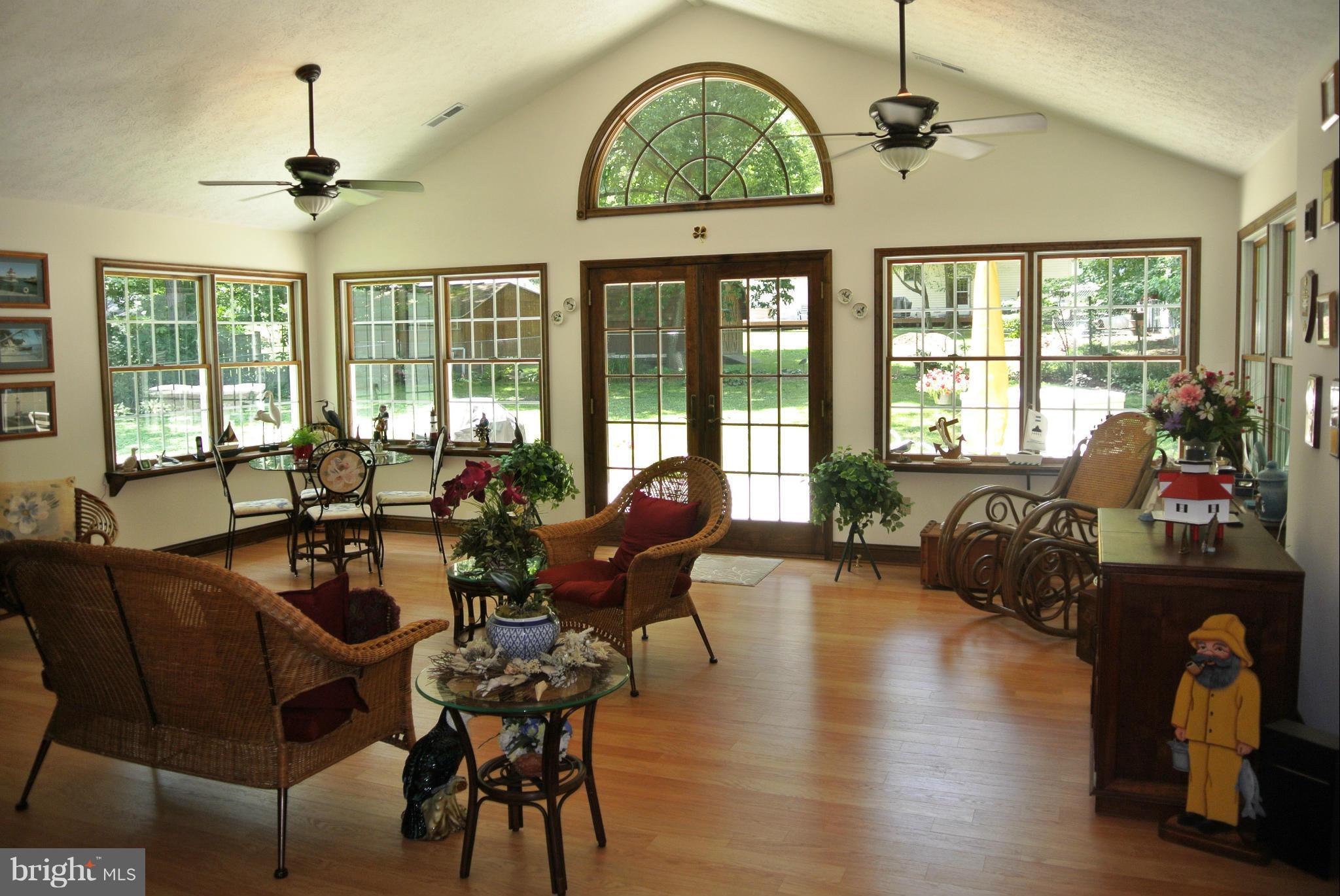 GOLDEN BEACH - Residential