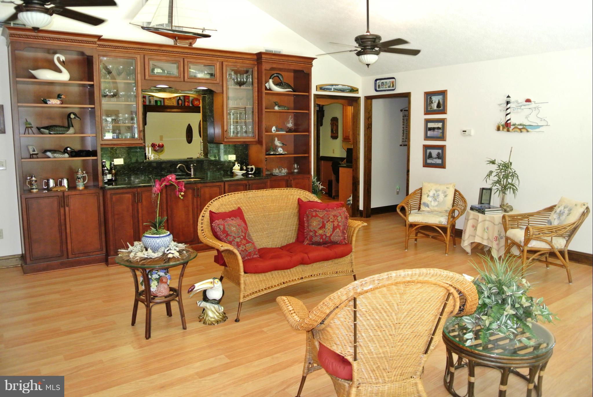 GOLDEN BEACH - Residential