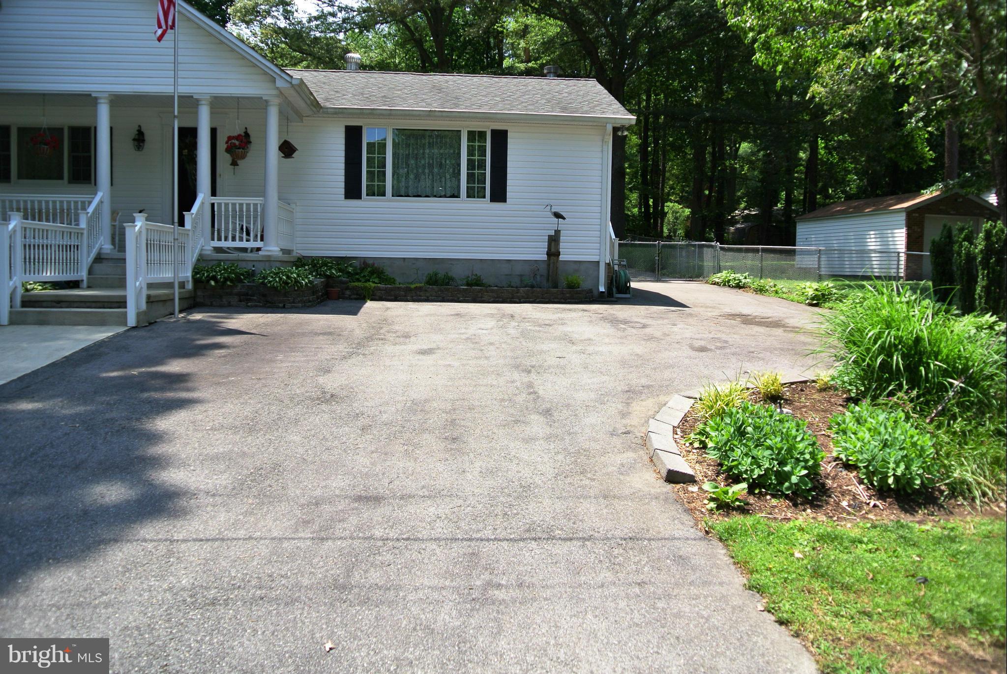 GOLDEN BEACH - Residential