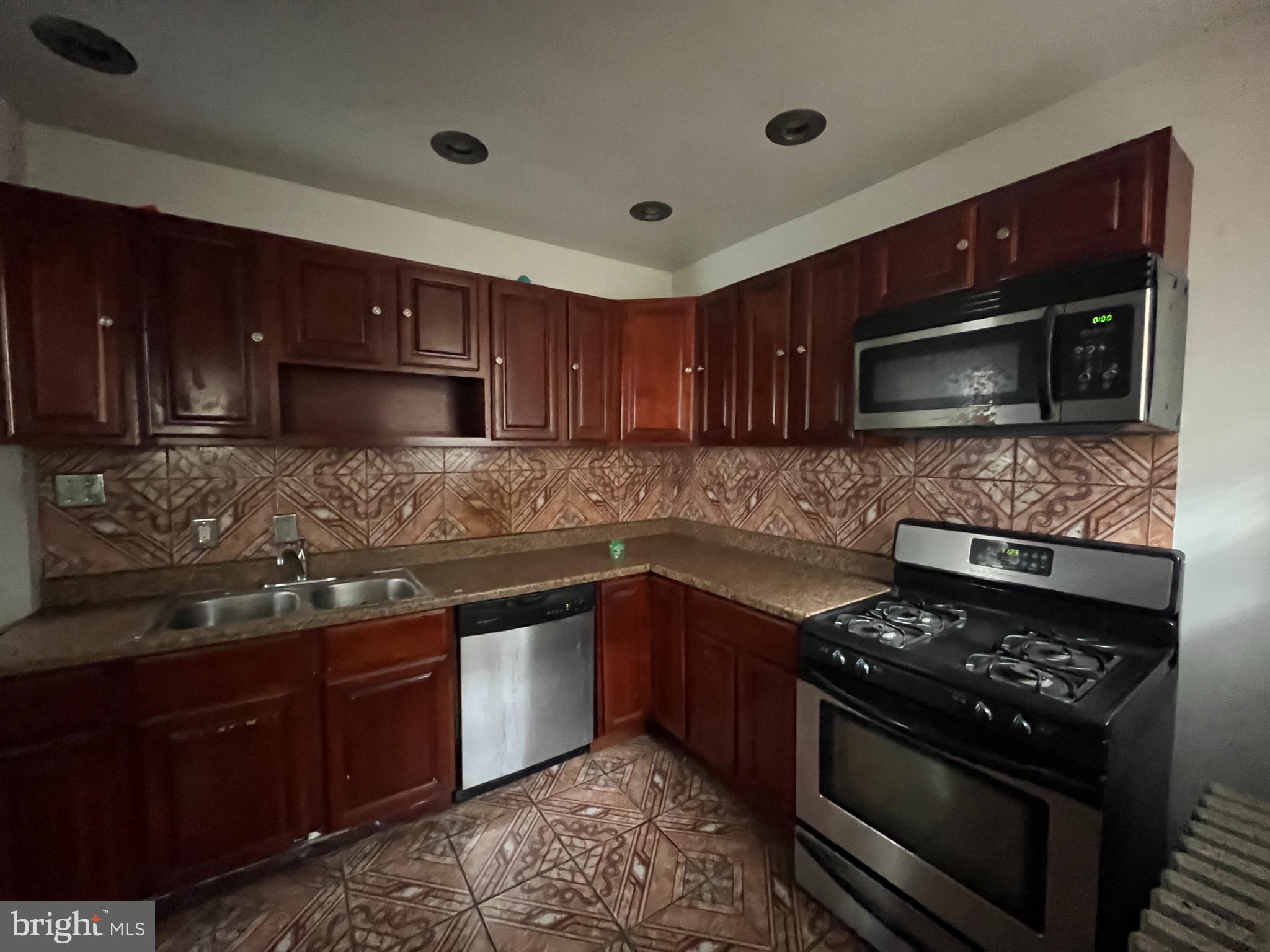 WEST OAK LANE - Residential