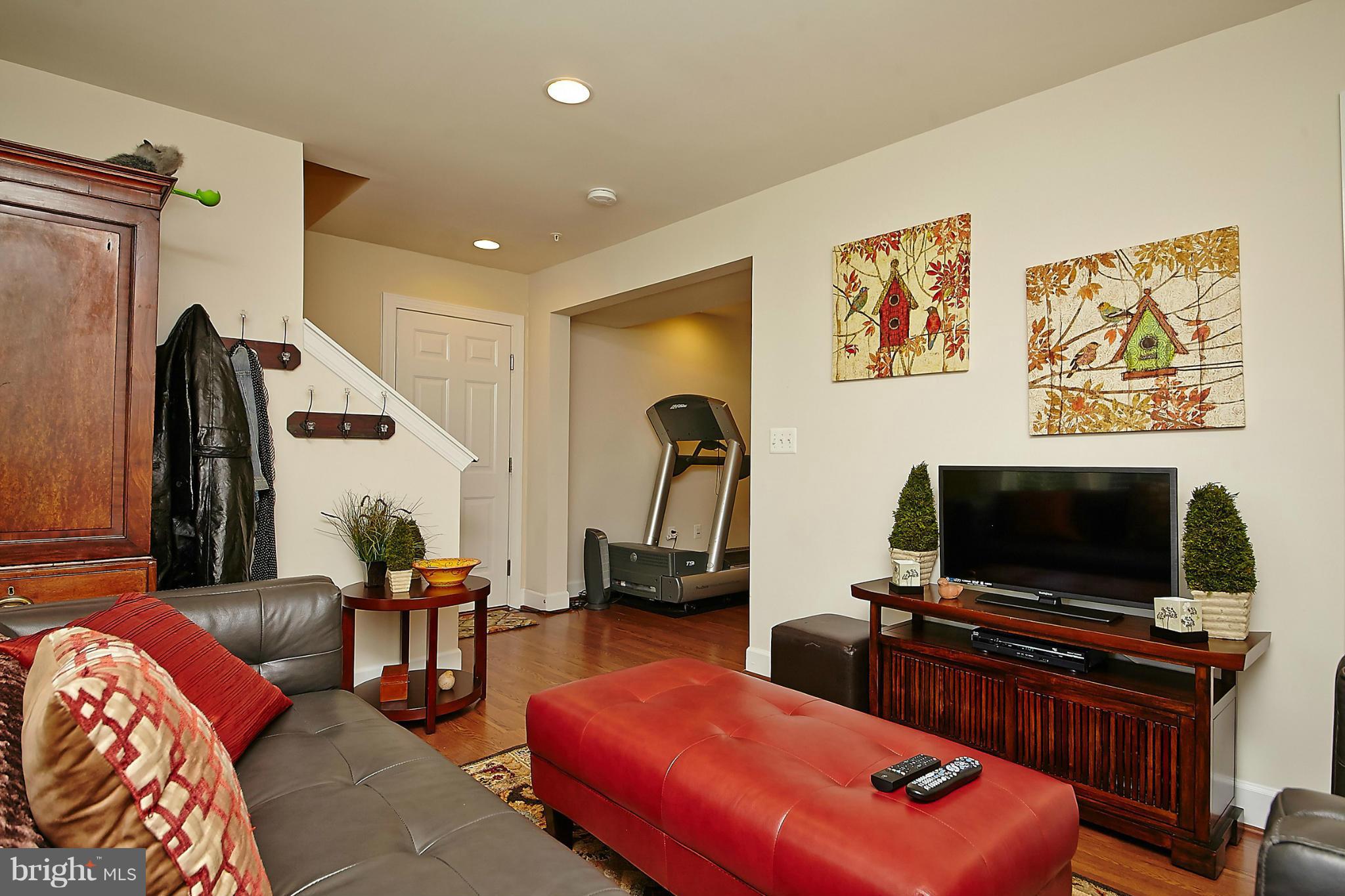 JAGUAR/YORKTOWN - Residential