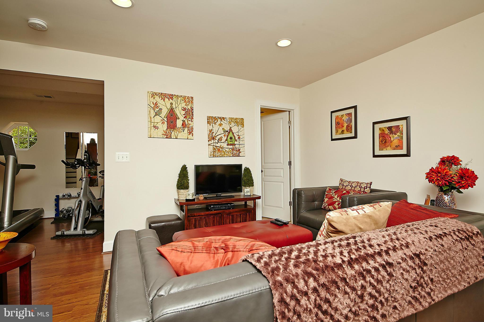 JAGUAR/YORKTOWN - Residential