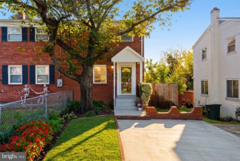 Photo of 102 S Ingram Street, ALEXANDRIA, VA 22304 (MLS # VAAX2065714)