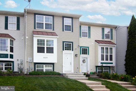 Townhouse For Sale - 4609 Marksman Court<br/> HAMPSTEAD, MD 21074