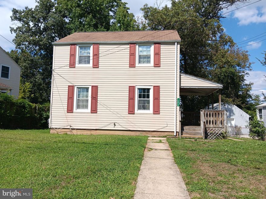 Lovely colonial style home featuring 3 levels of space consisting of 3 bedrooms/2 full baths.  Living Room/Dining Room and kitchen on main level.  Rec Room and laundry area in basement.  Large back yard facing wooded lot for privacy.  New hot water heater.  Wood flooring in some areas, carpeting in others.
Some TLC needed.  Call LA with questions.  Schedule showings through ShowingTime.