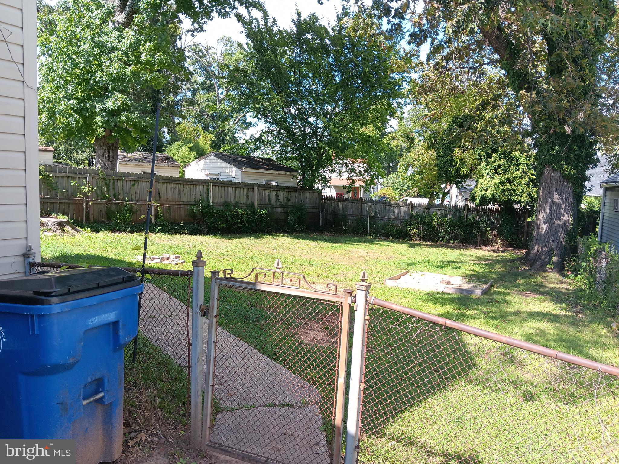 LANDOVER HILLS - Residential