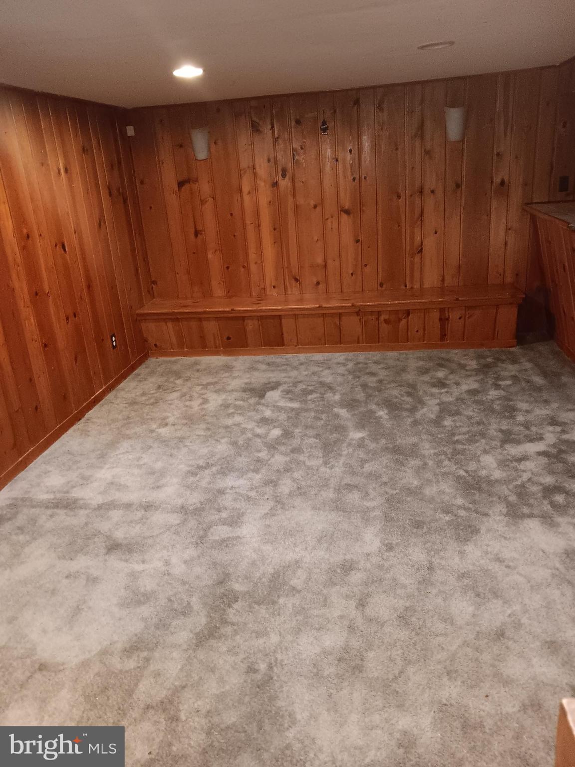 LANDOVER HILLS - Residential