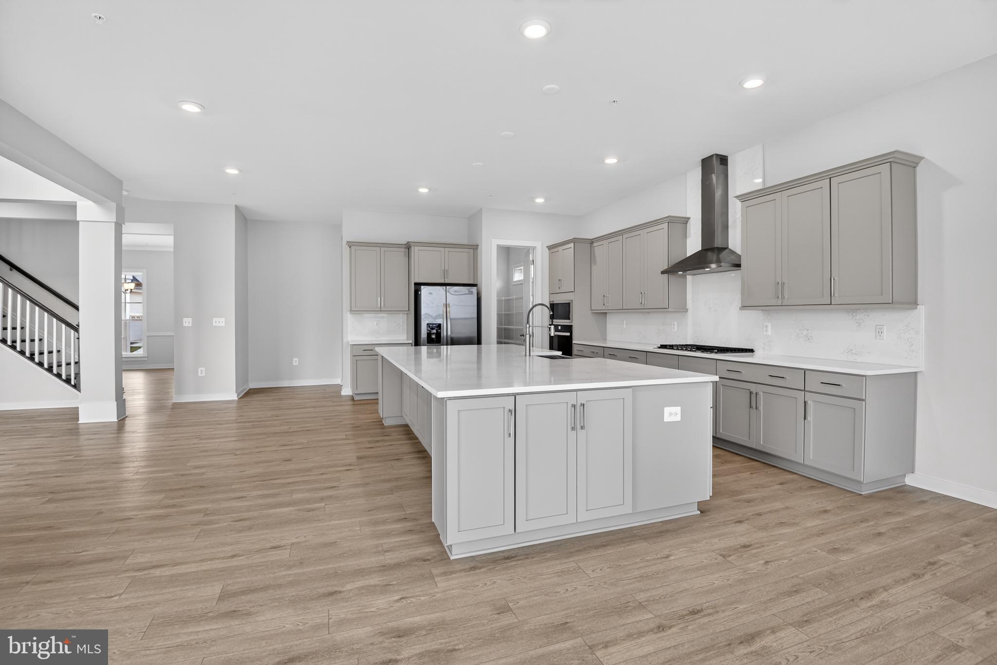 6822 FOUNTAIN PARK DRIVE