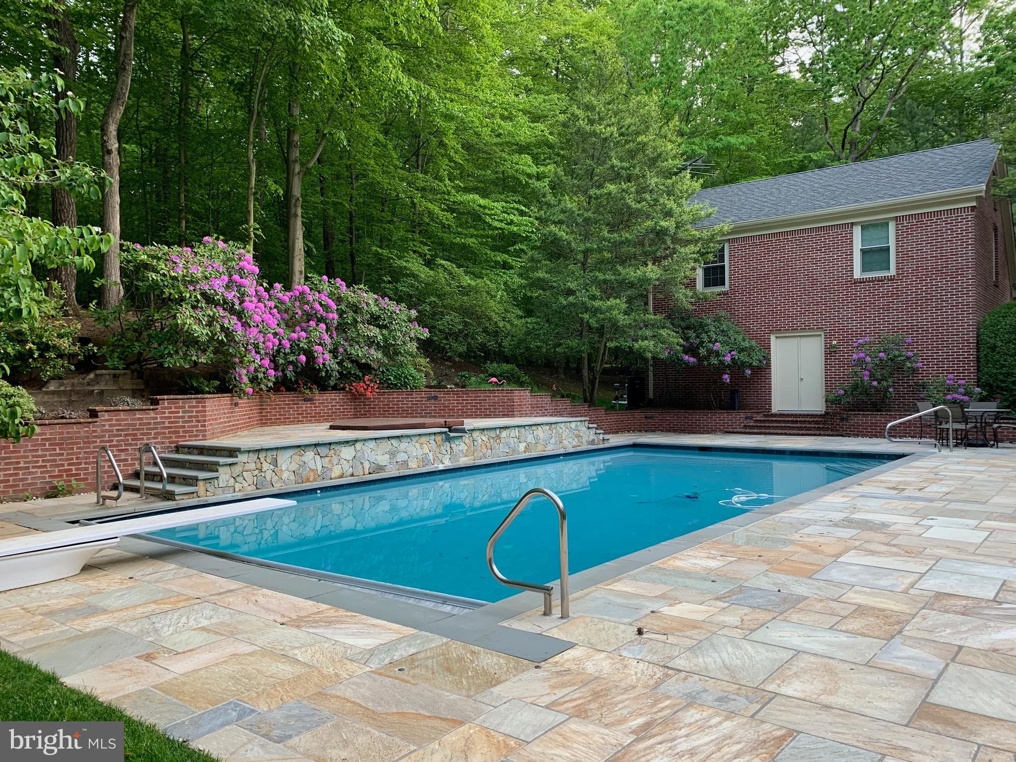 WOLF RUN - Residential