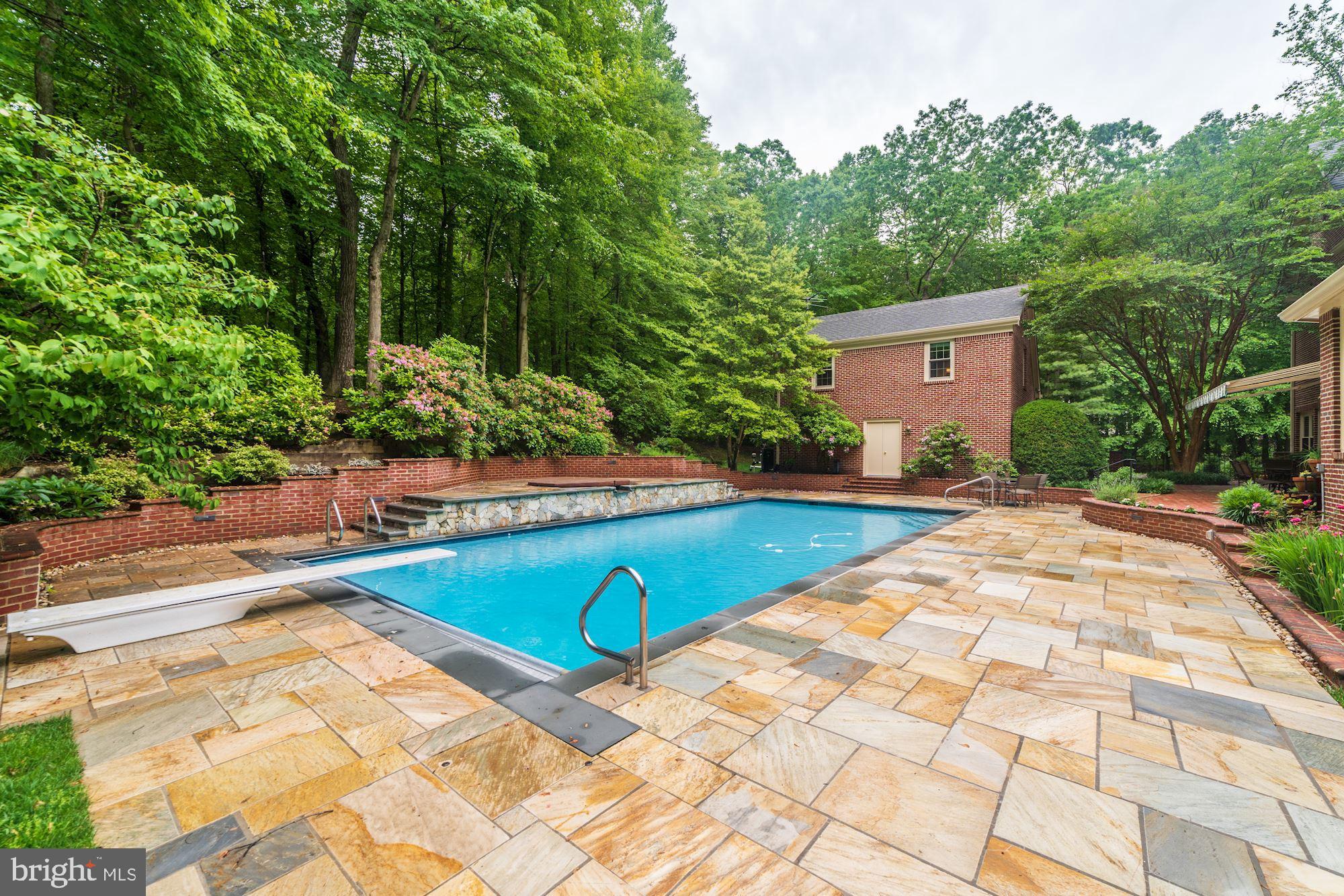 WOLF RUN - Residential