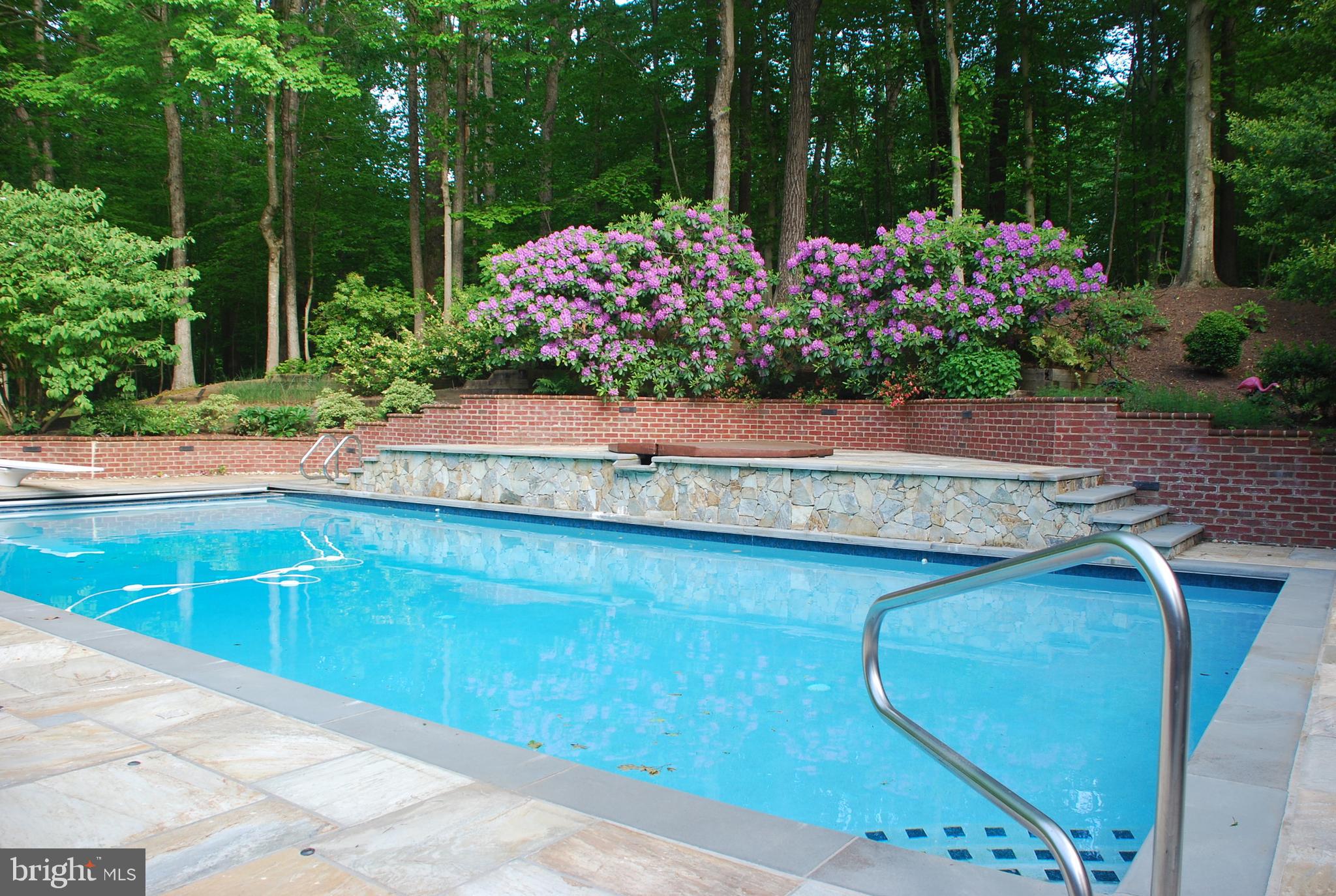 WOLF RUN - Residential