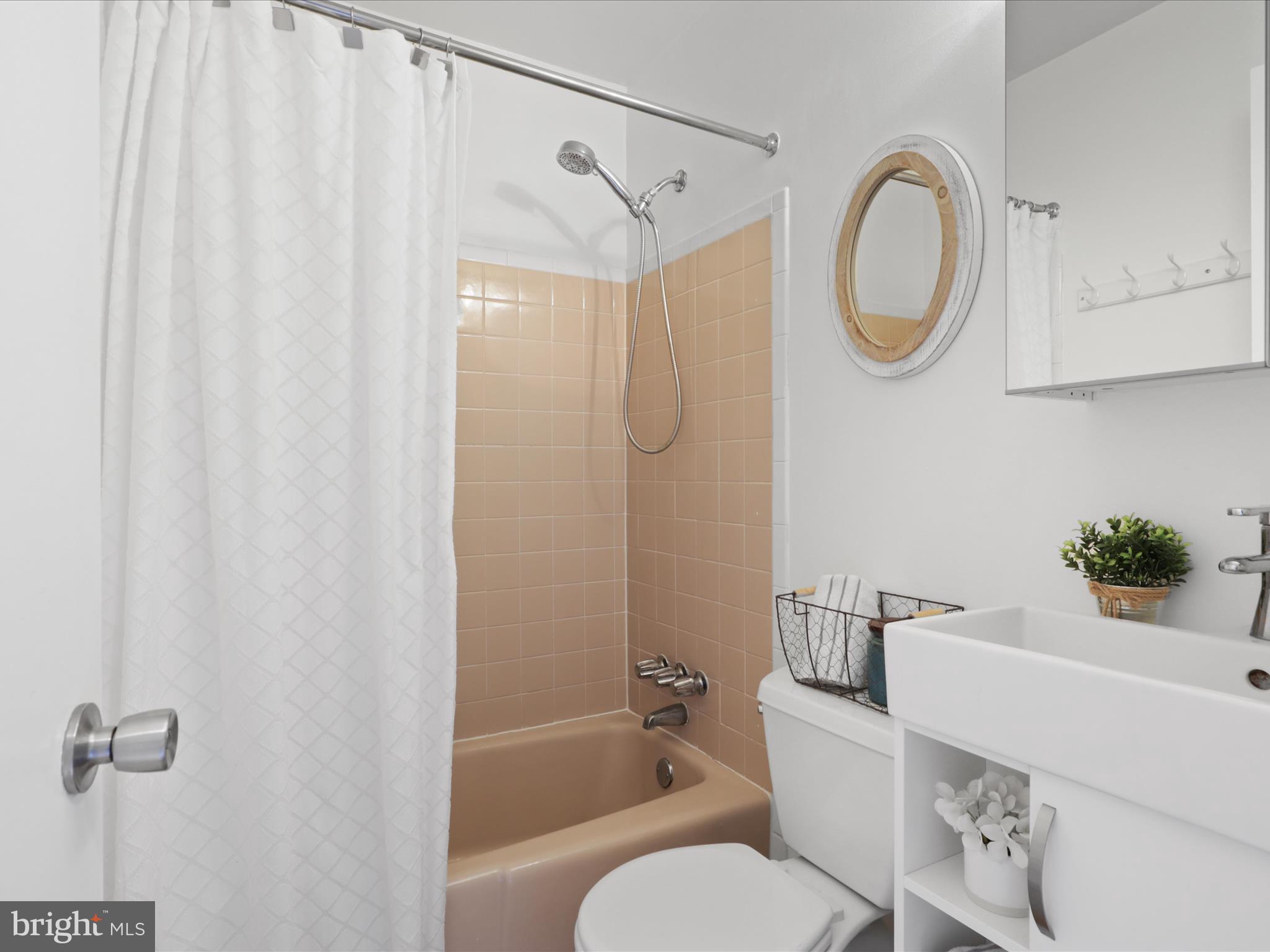 LAKE RIDGE- OAKWOOD - Residential