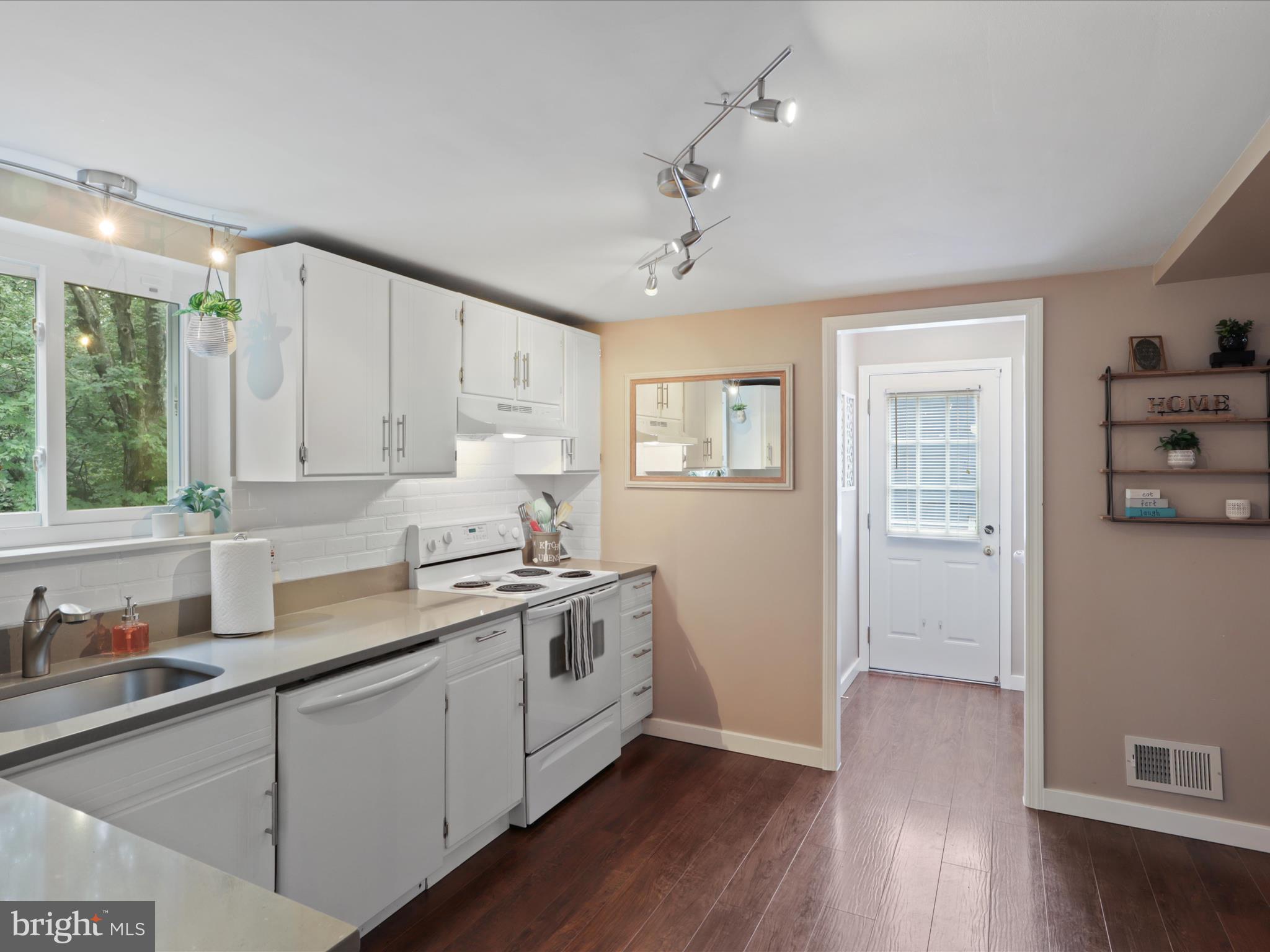 LAKE RIDGE- OAKWOOD - Residential