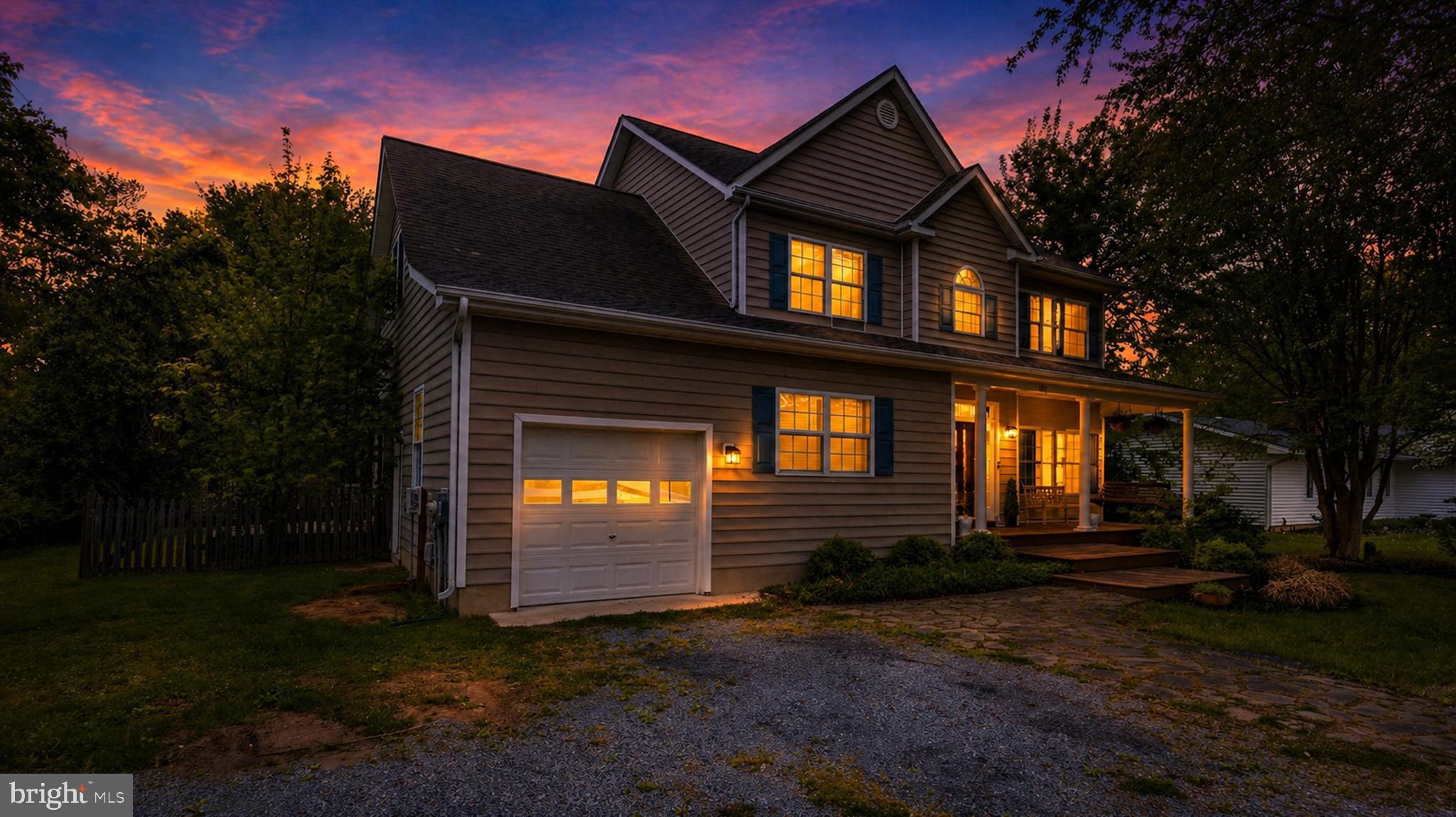 QUEEN ANNE COLONY - Residential