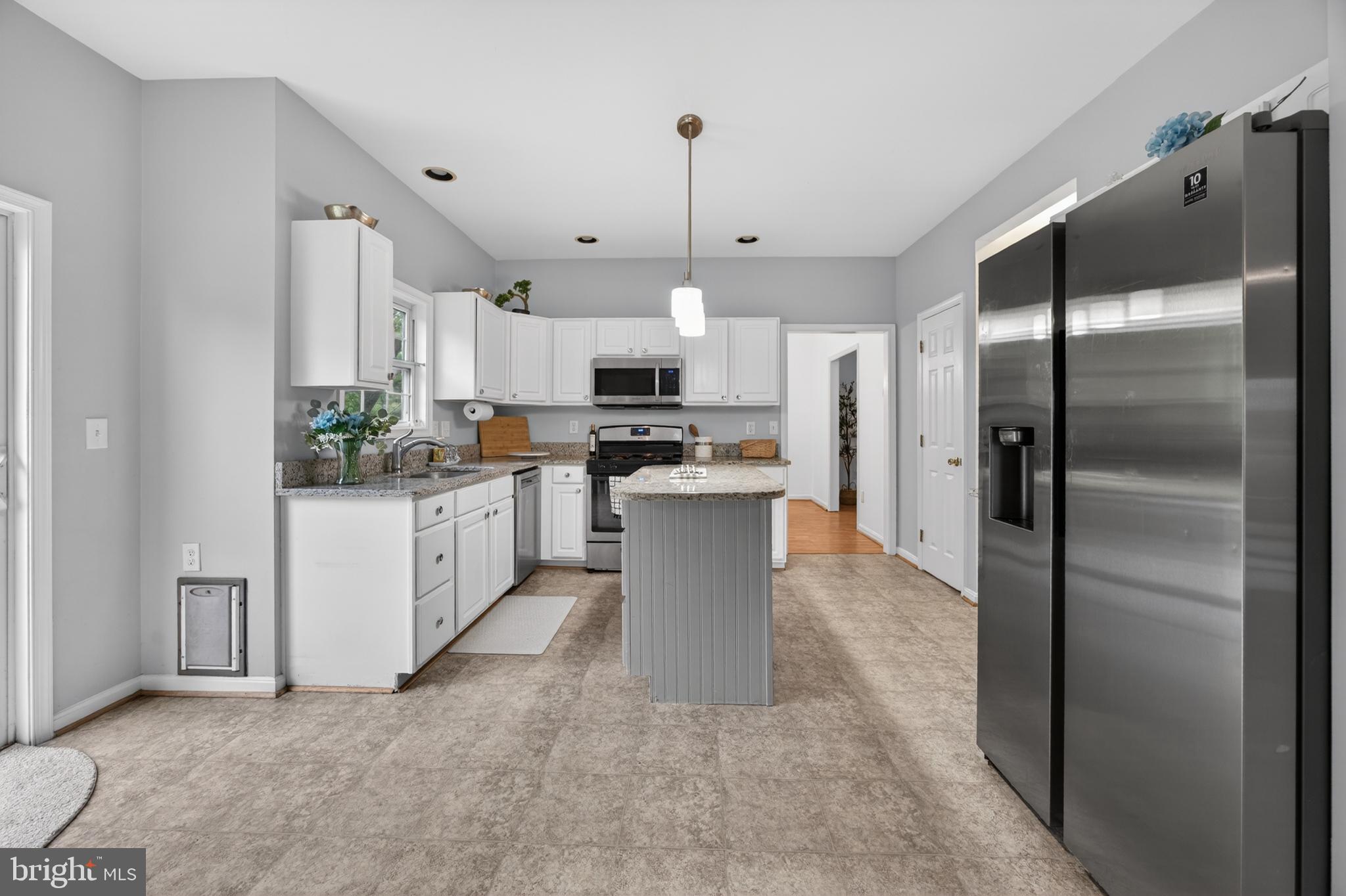 QUEEN ANNE COLONY - Residential