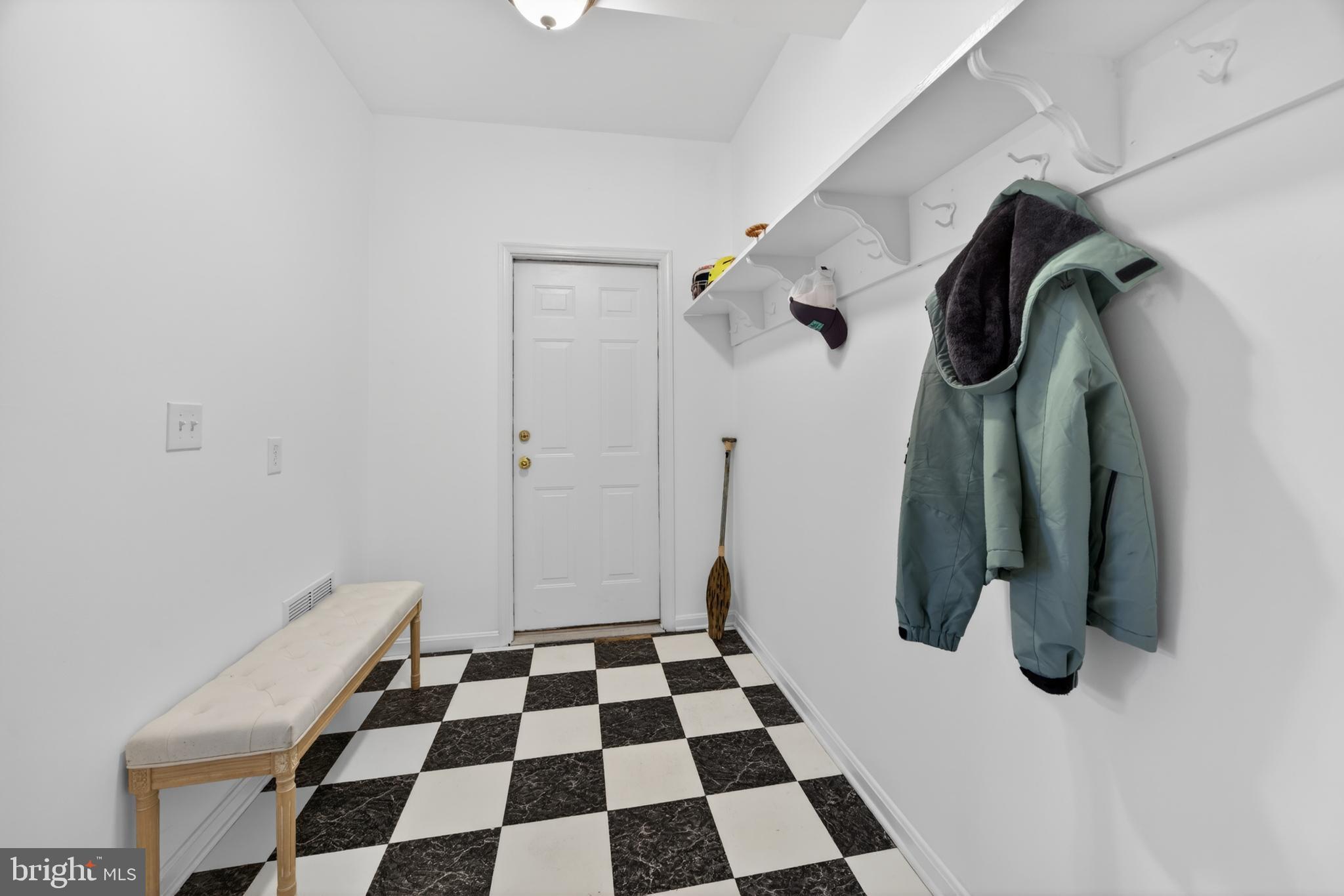 QUEEN ANNE COLONY - Residential