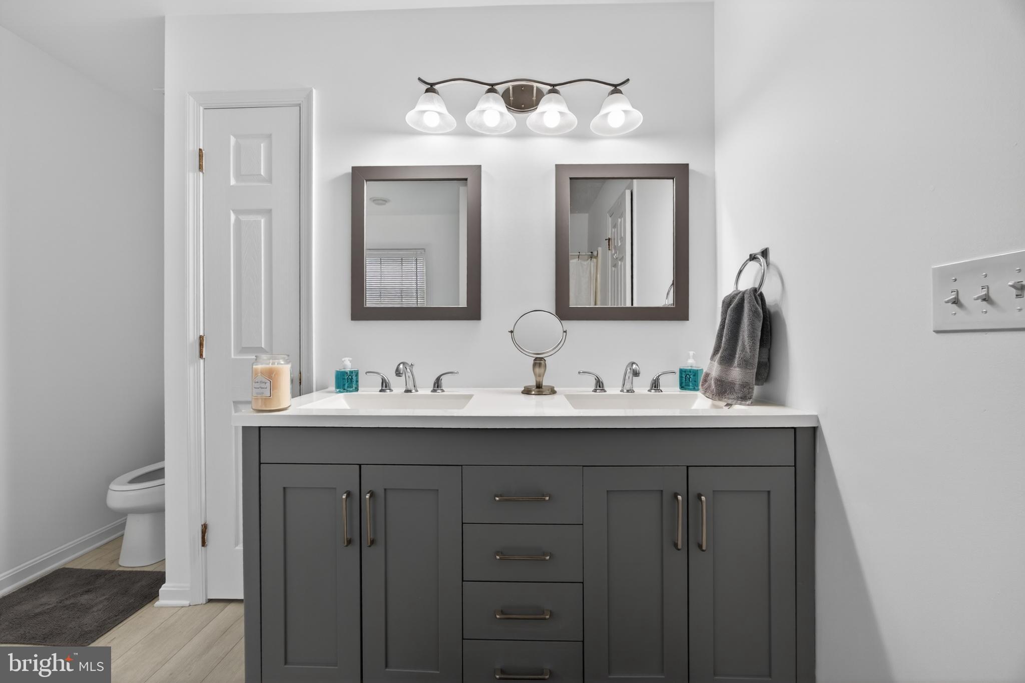 QUEEN ANNE COLONY - Residential