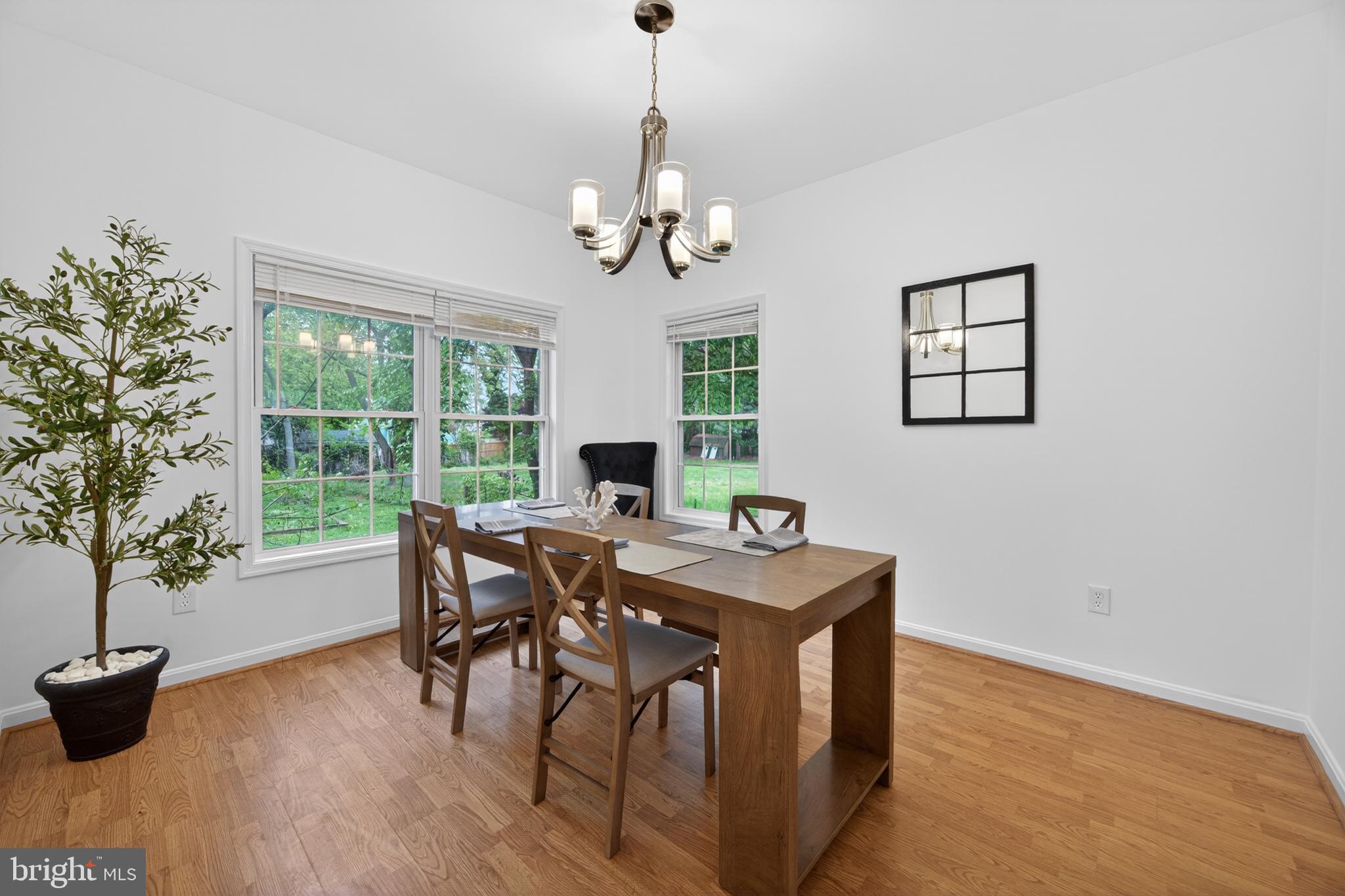 QUEEN ANNE COLONY - Residential