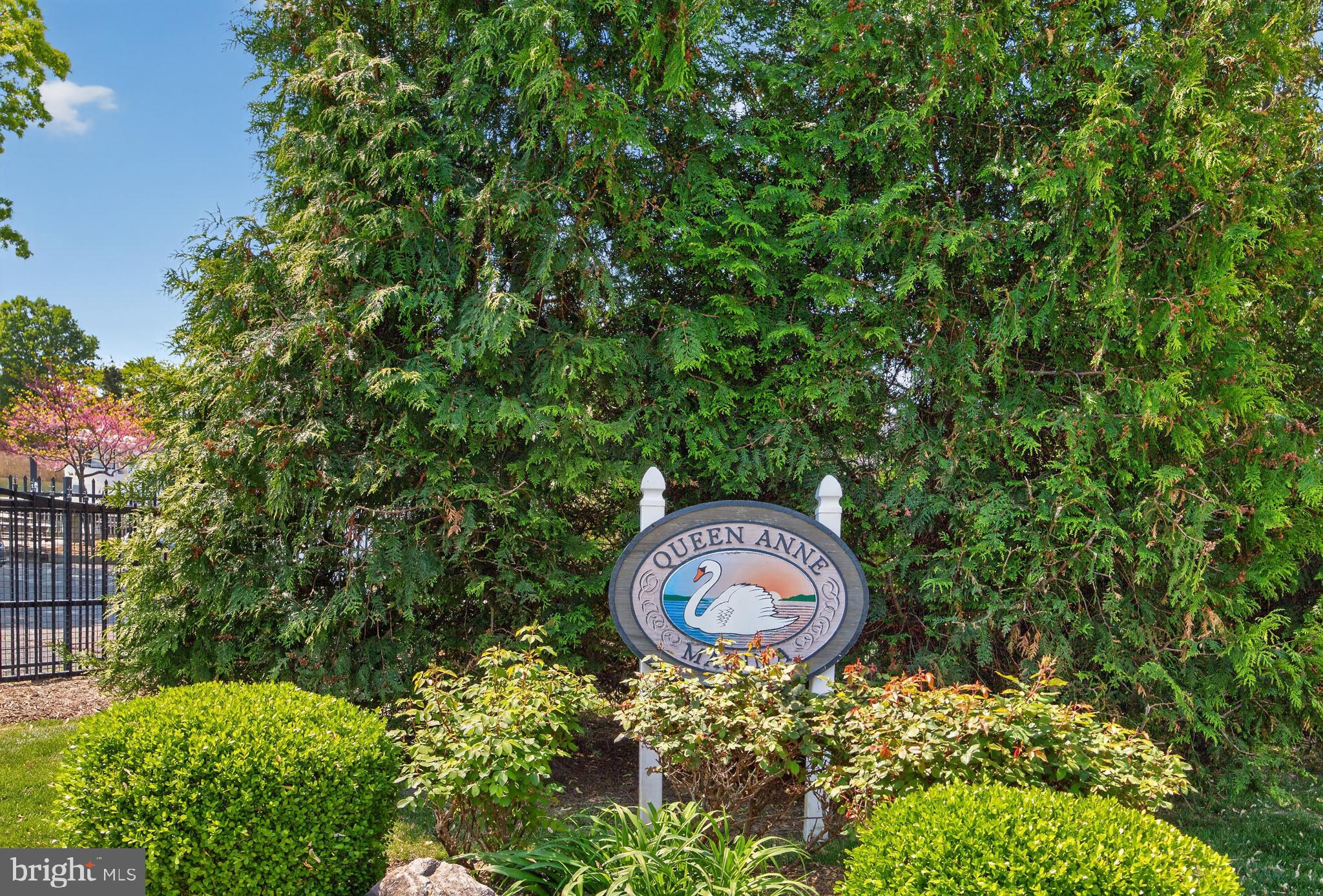 QUEEN ANNE COLONY - Residential