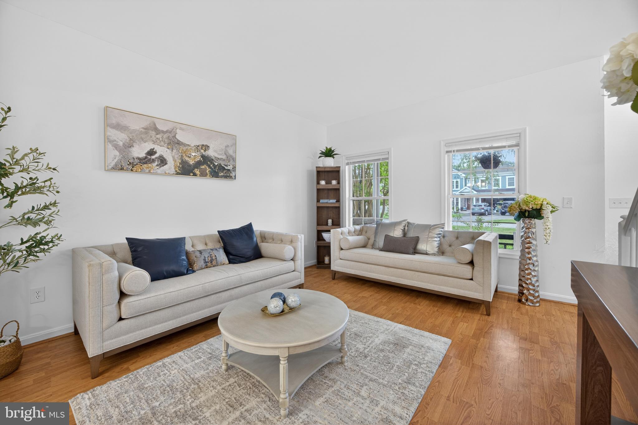 QUEEN ANNE COLONY - Residential