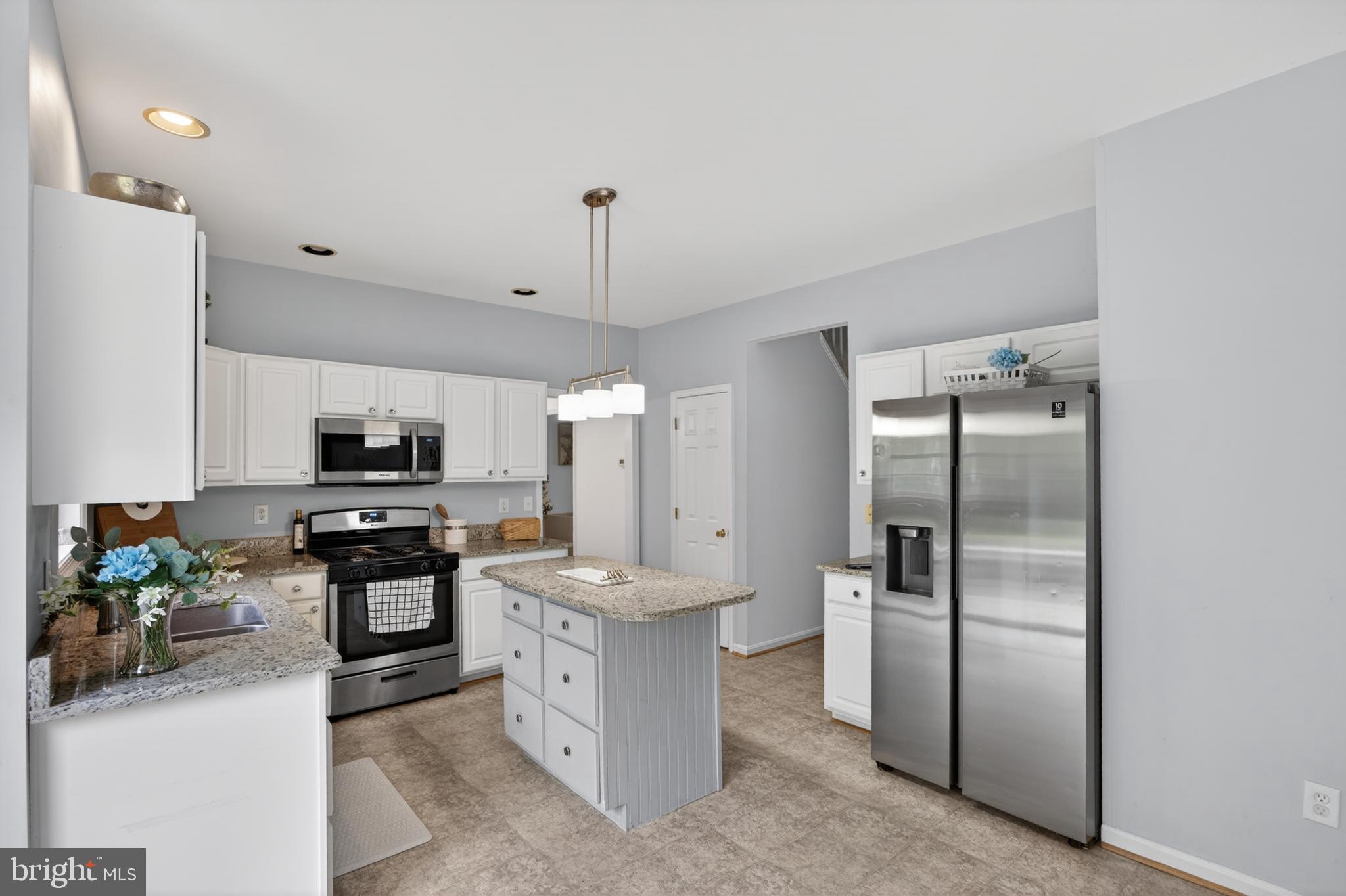 QUEEN ANNE COLONY - Residential