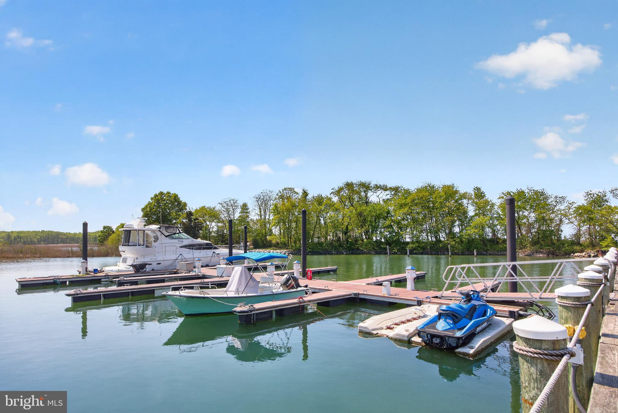 QUEEN ANNE COLONY - Residential