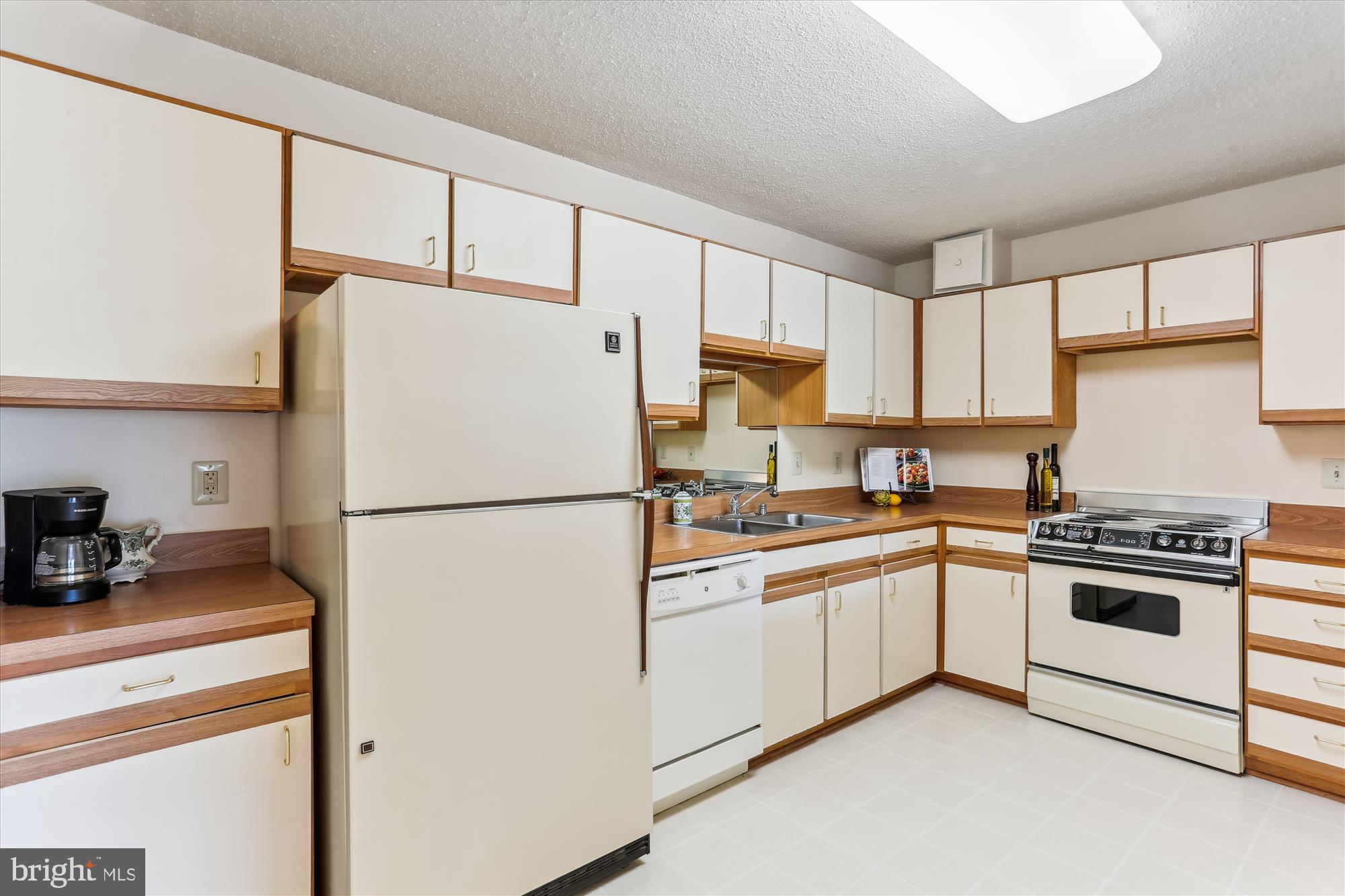 LEISURE WORLD - Residential