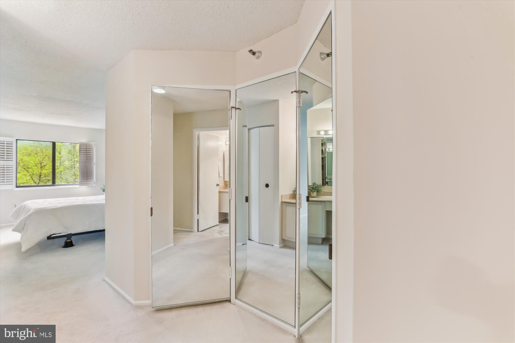 LEISURE WORLD - Residential