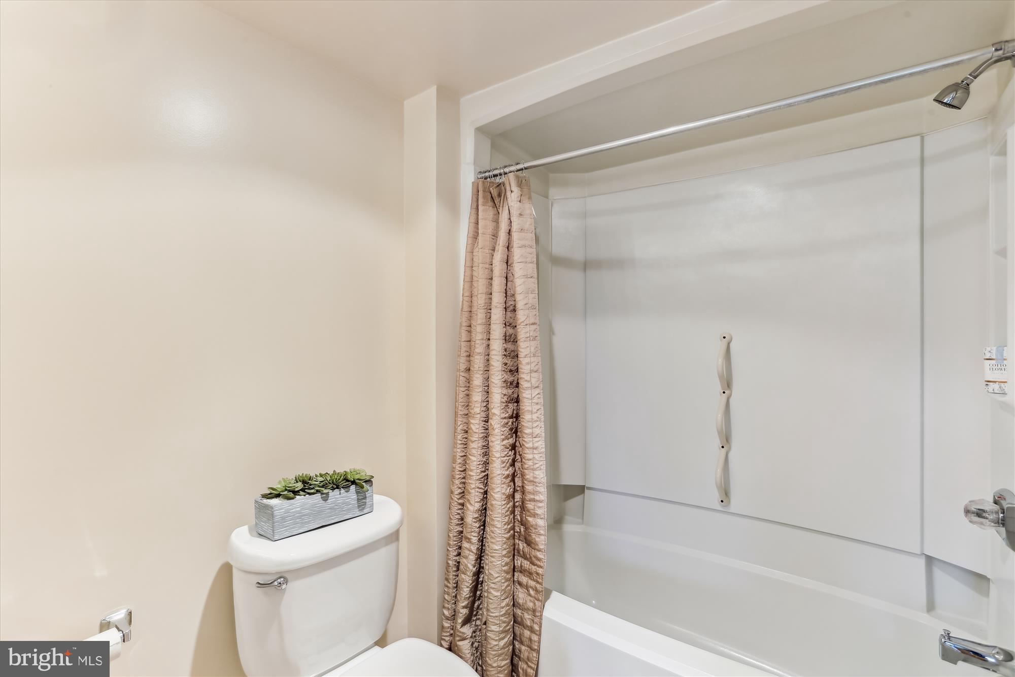 LEISURE WORLD - Residential