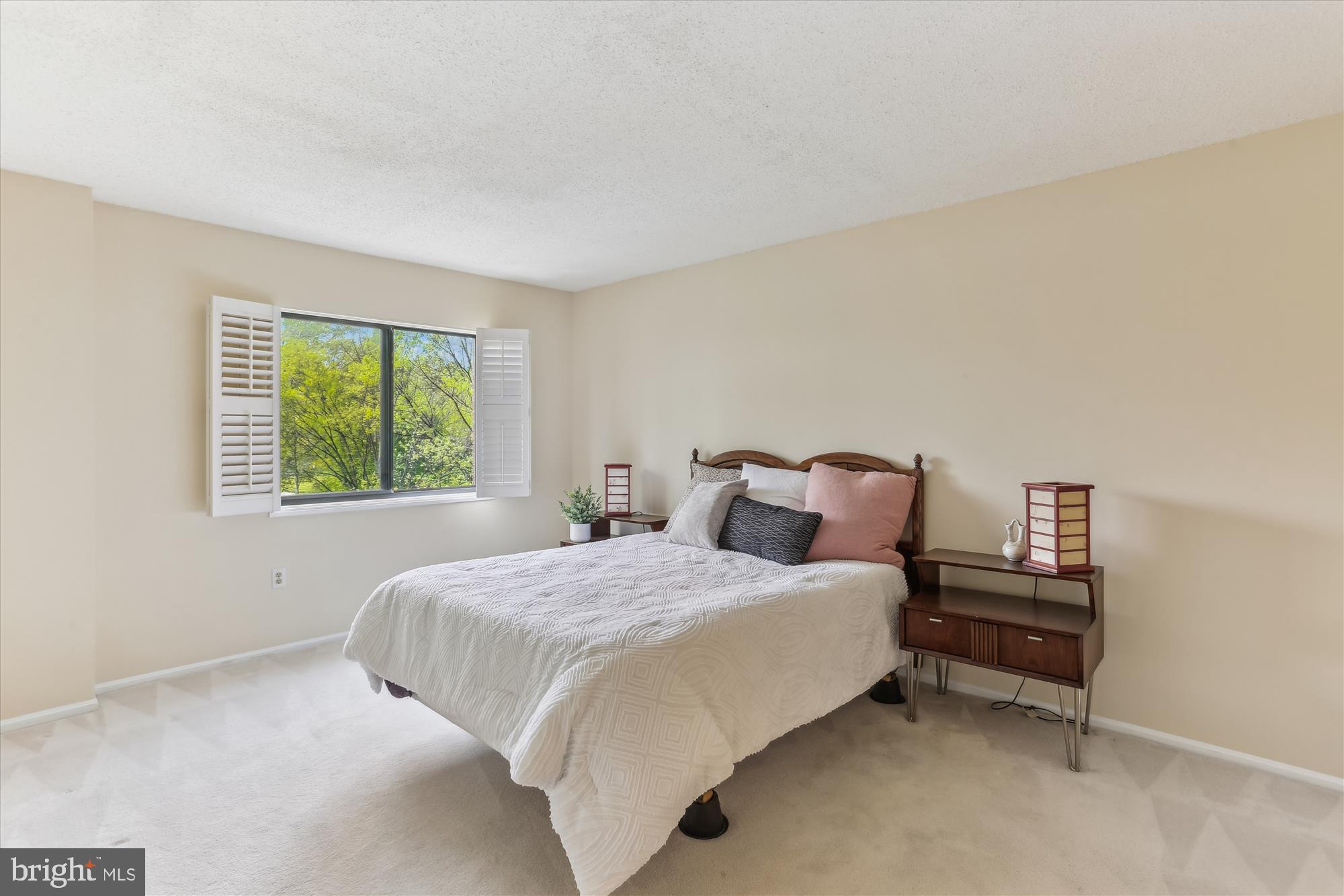 LEISURE WORLD - Residential