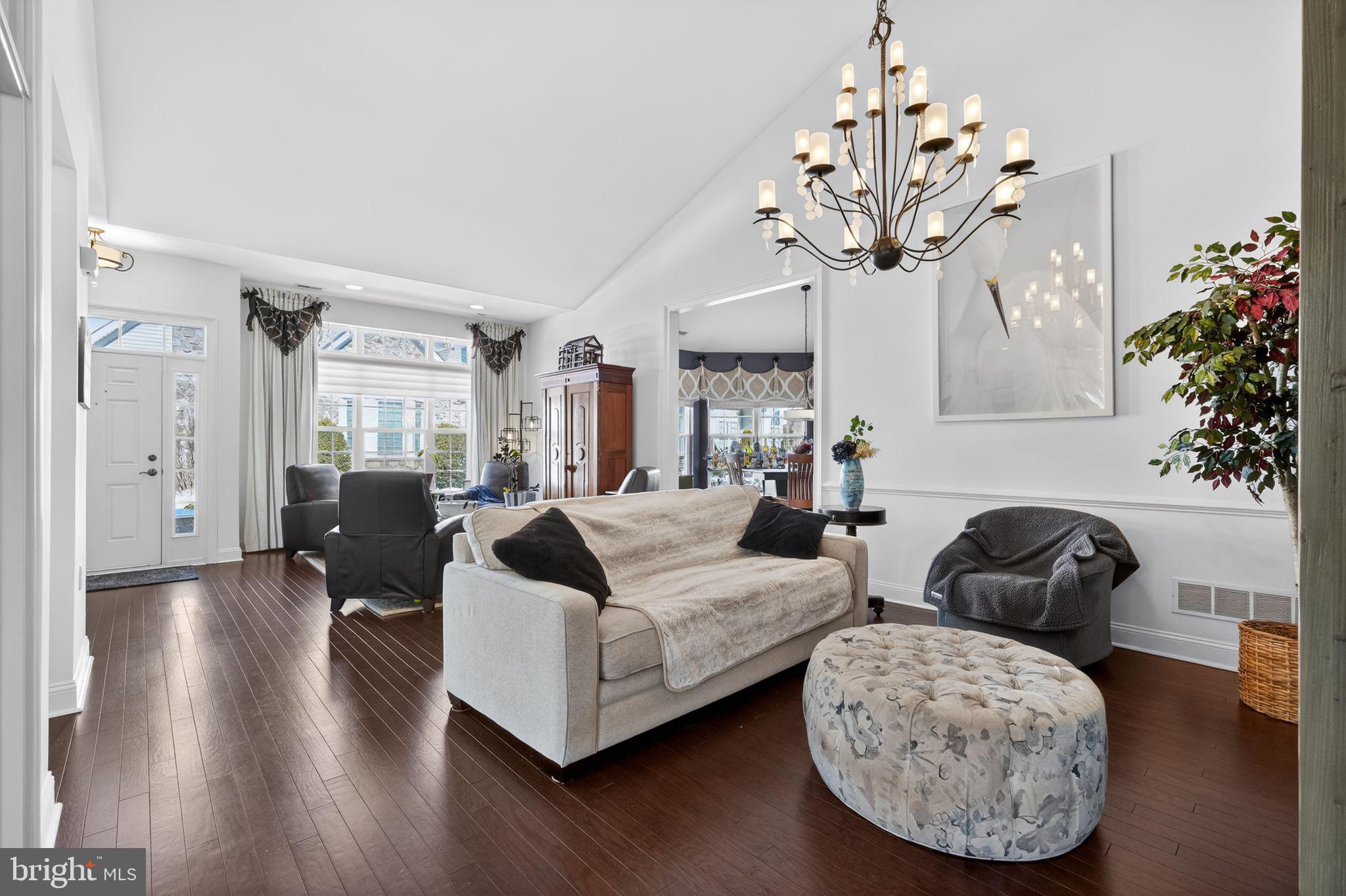 VILLAS OF NEWTOWN - Residential