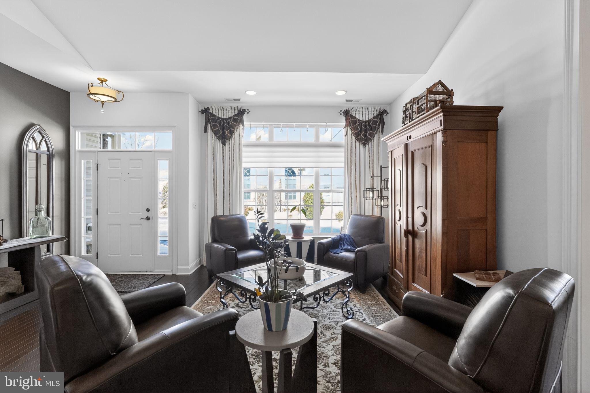 VILLAS OF NEWTOWN - Residential