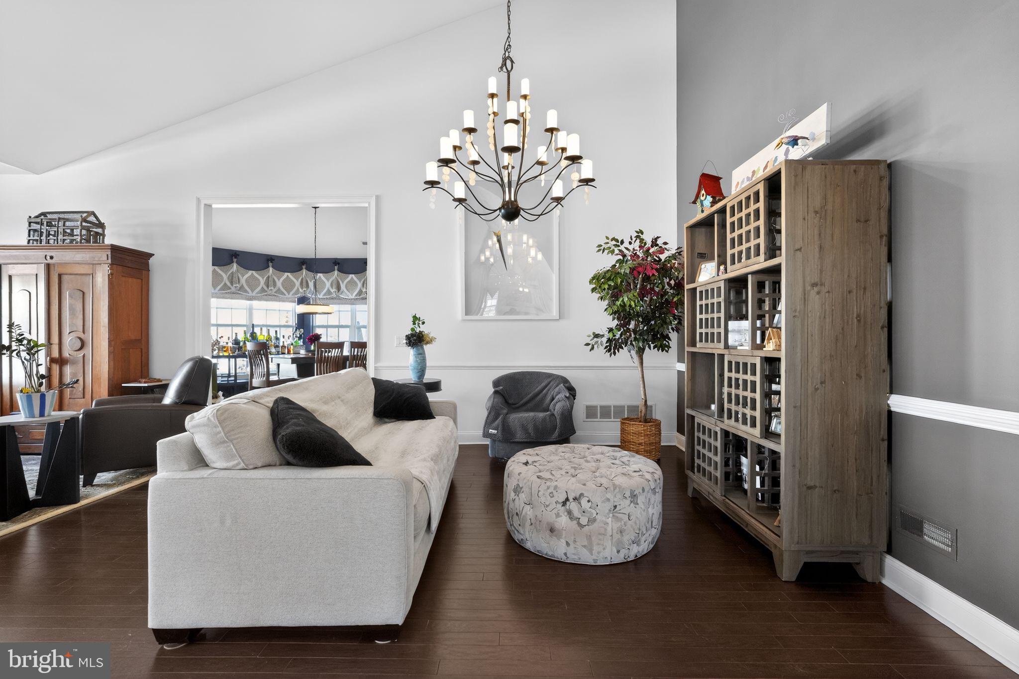 VILLAS OF NEWTOWN - Residential