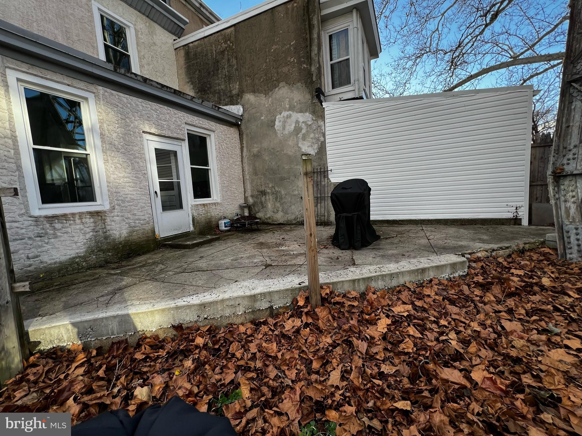 EAST FALLS - Residential Lease