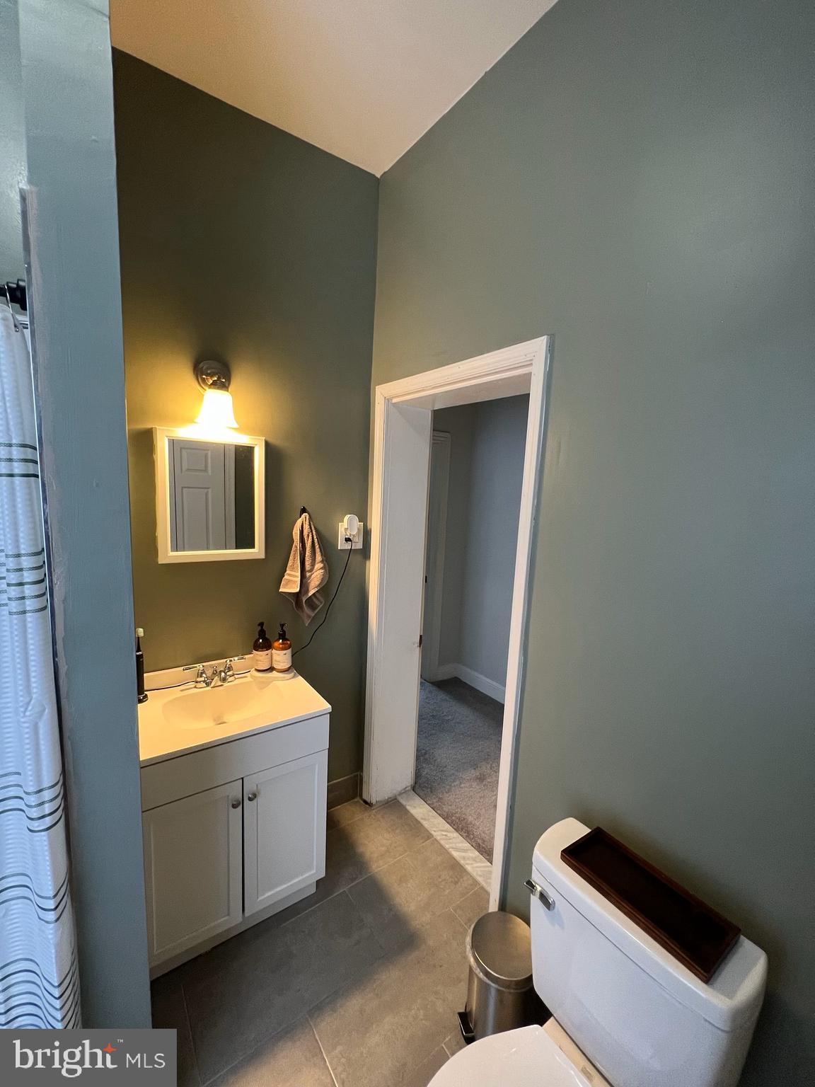 EAST FALLS - Residential Lease