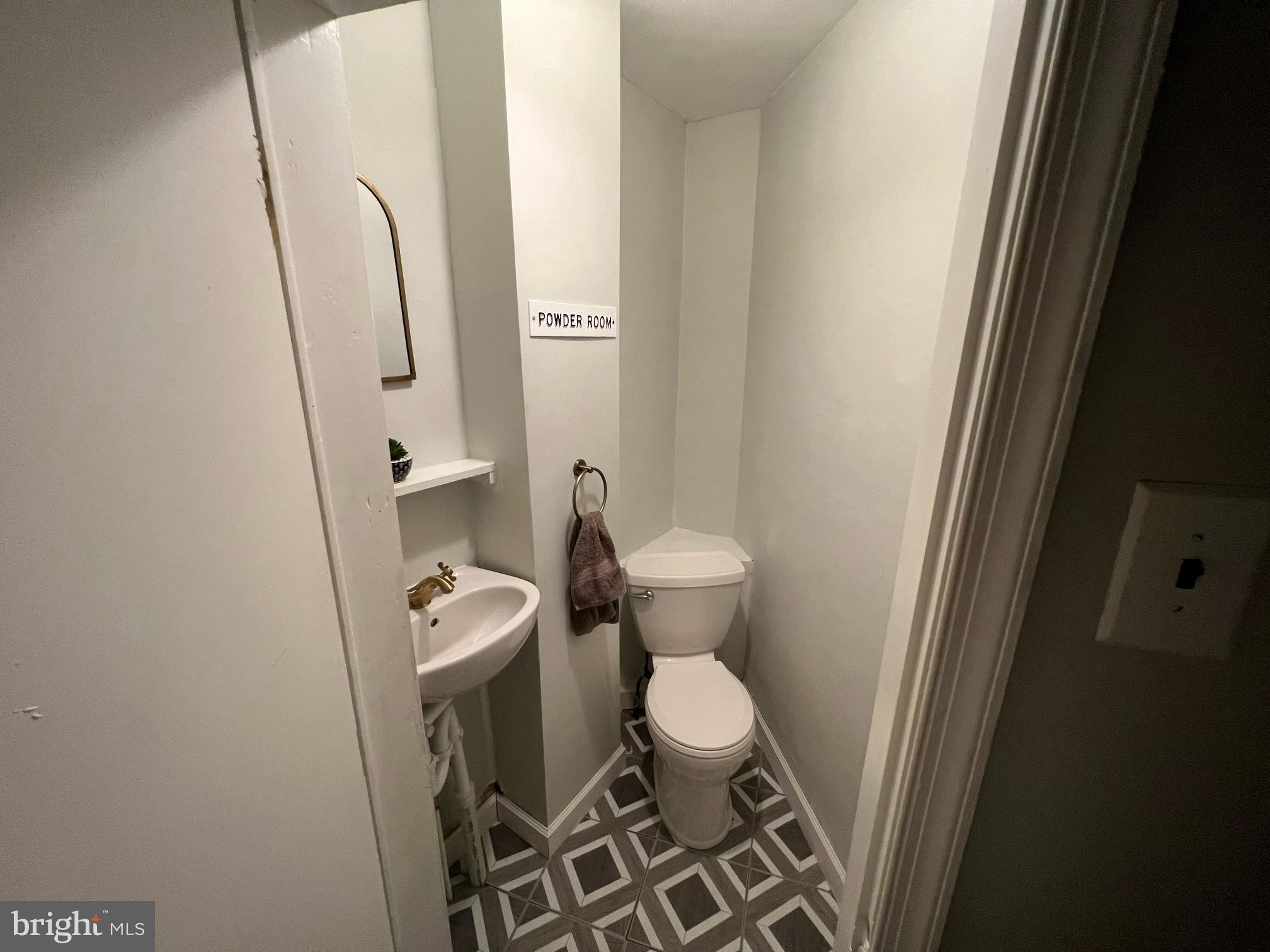 EAST FALLS - Residential Lease