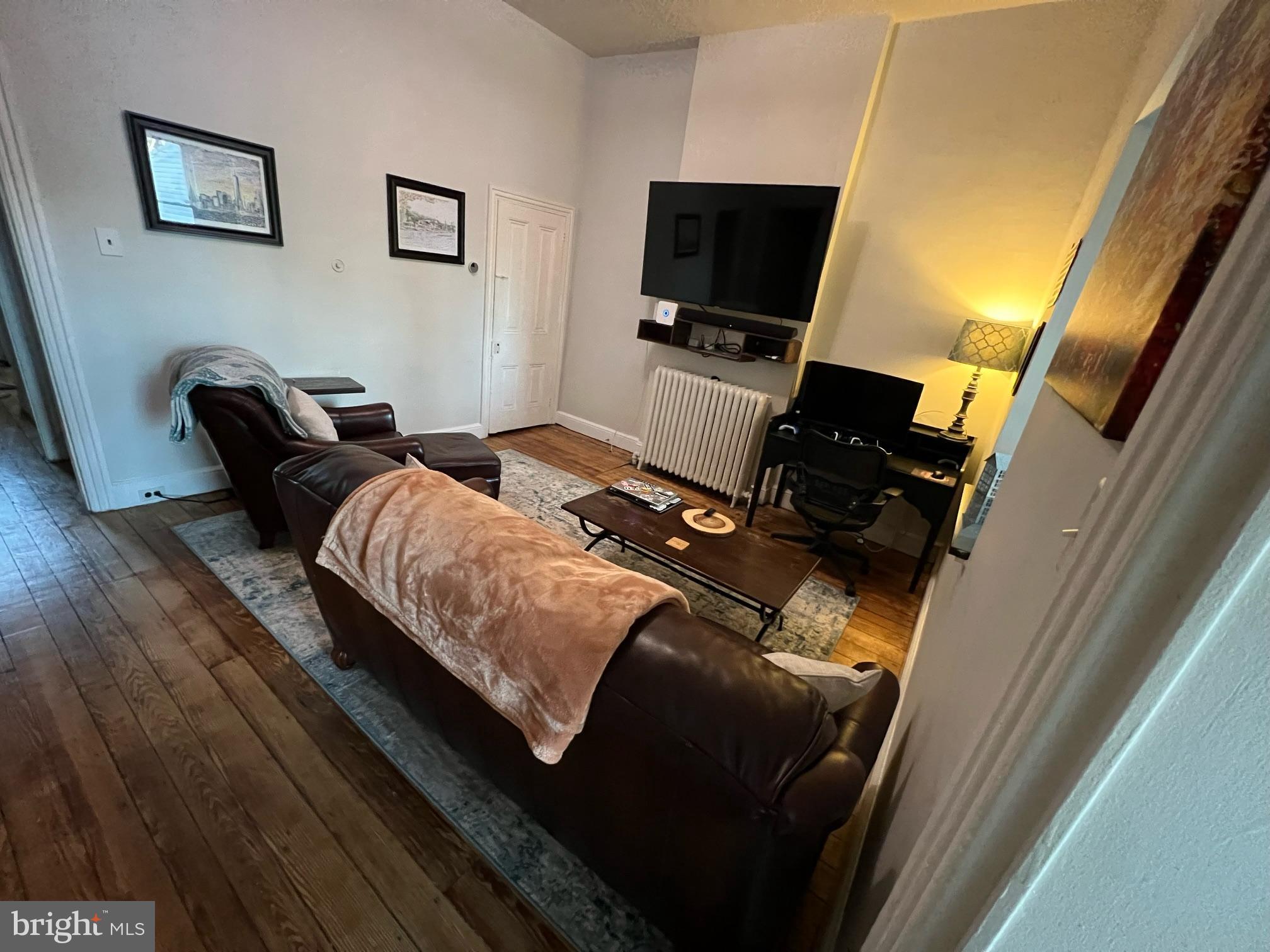 EAST FALLS - Residential Lease