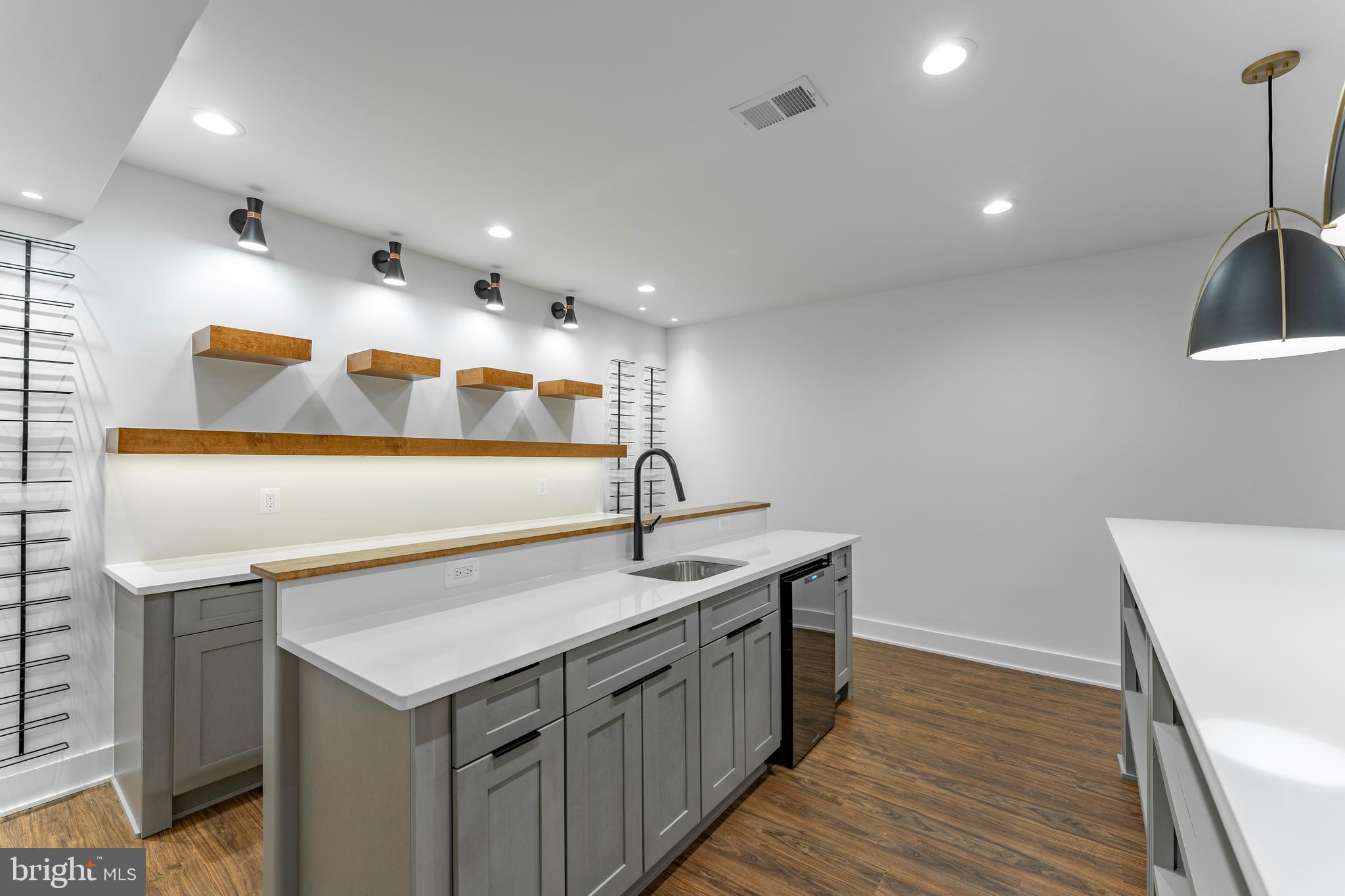 WESTWOOD MANOR - Residential