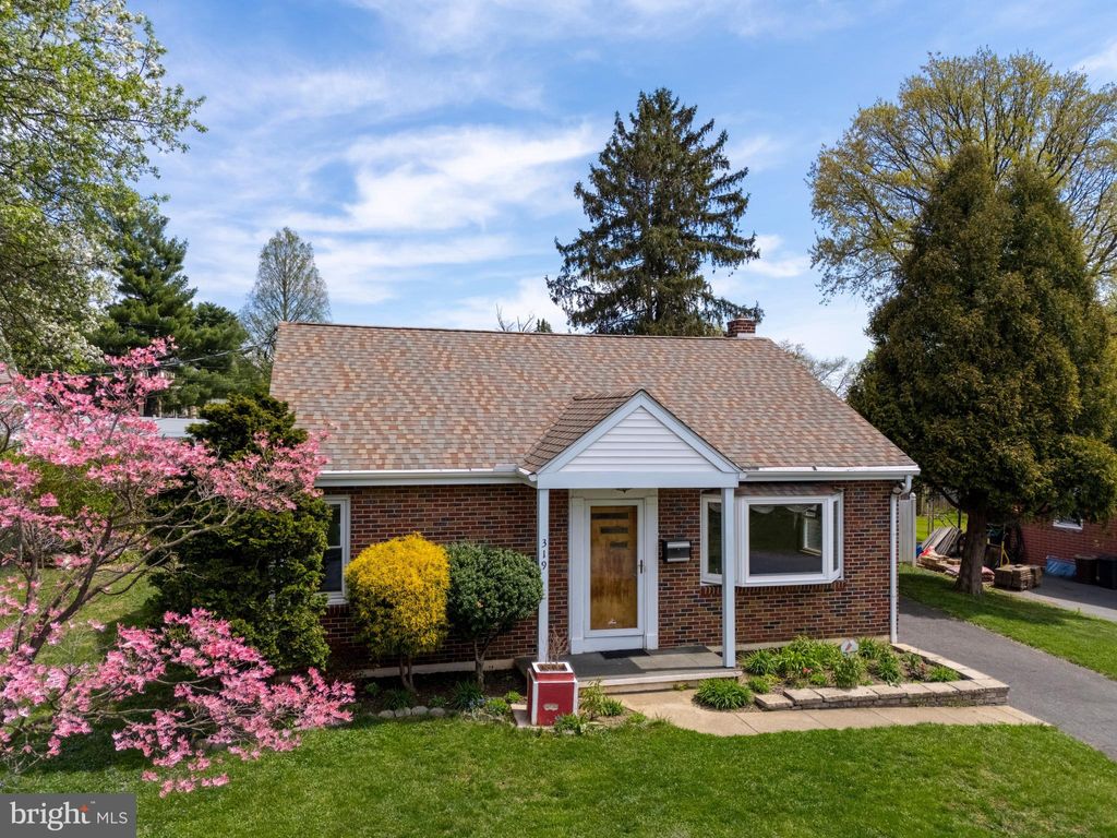 Photo of 319 Hawthorne Drive, LANCASTER, PA 17603 (MLS # PALA2068598)