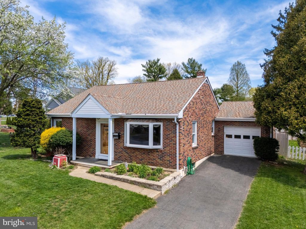 Photo of 319 Hawthorne Drive, LANCASTER, PA 17603 (MLS # PALA2068598)