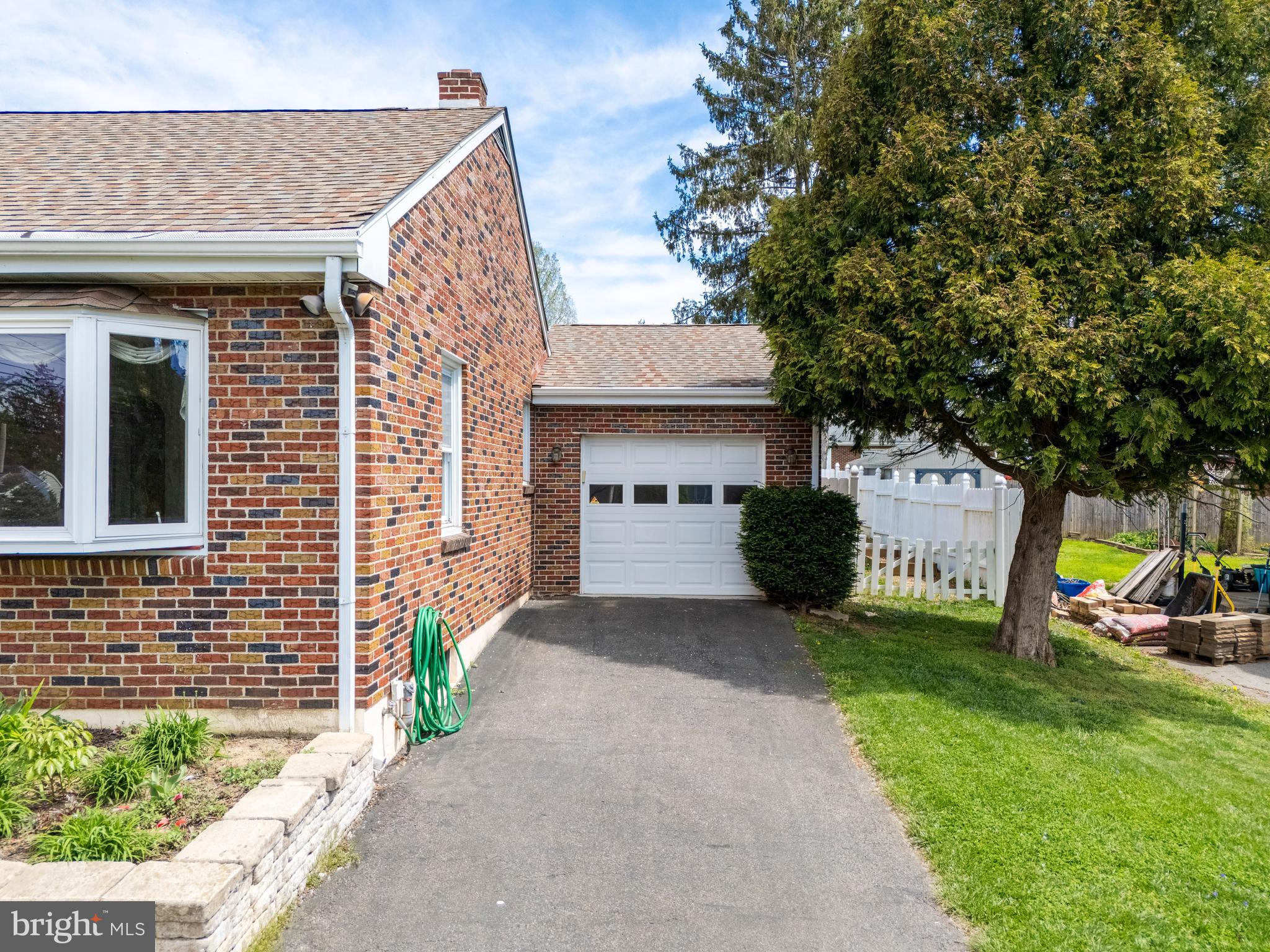 319 HAWTHORNE DRIVE