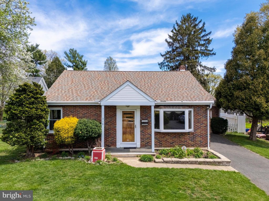 Photo of 319 Hawthorne Drive, LANCASTER, PA 17603 (MLS # PALA2068598)