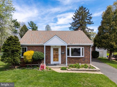 Photo of 319 Hawthorne Drive, LANCASTER, PA 17603 (MLS # PALA2068598)