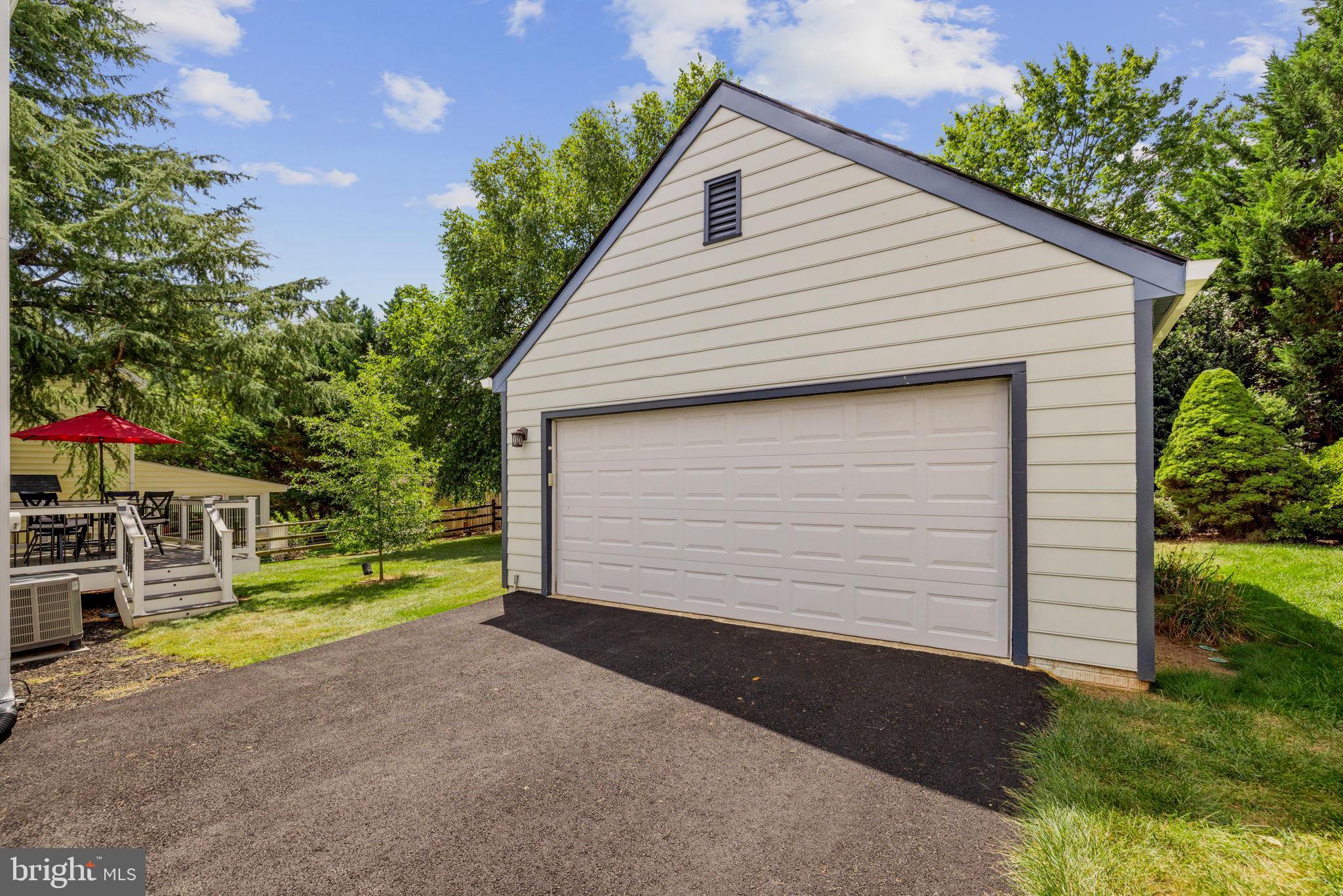 15 LINDEN HILL WAY SW