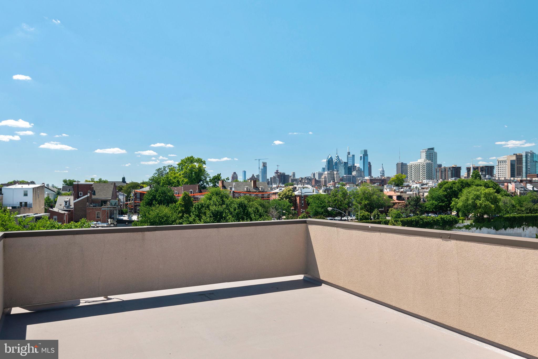 QUEEN VILLAGE - Residential